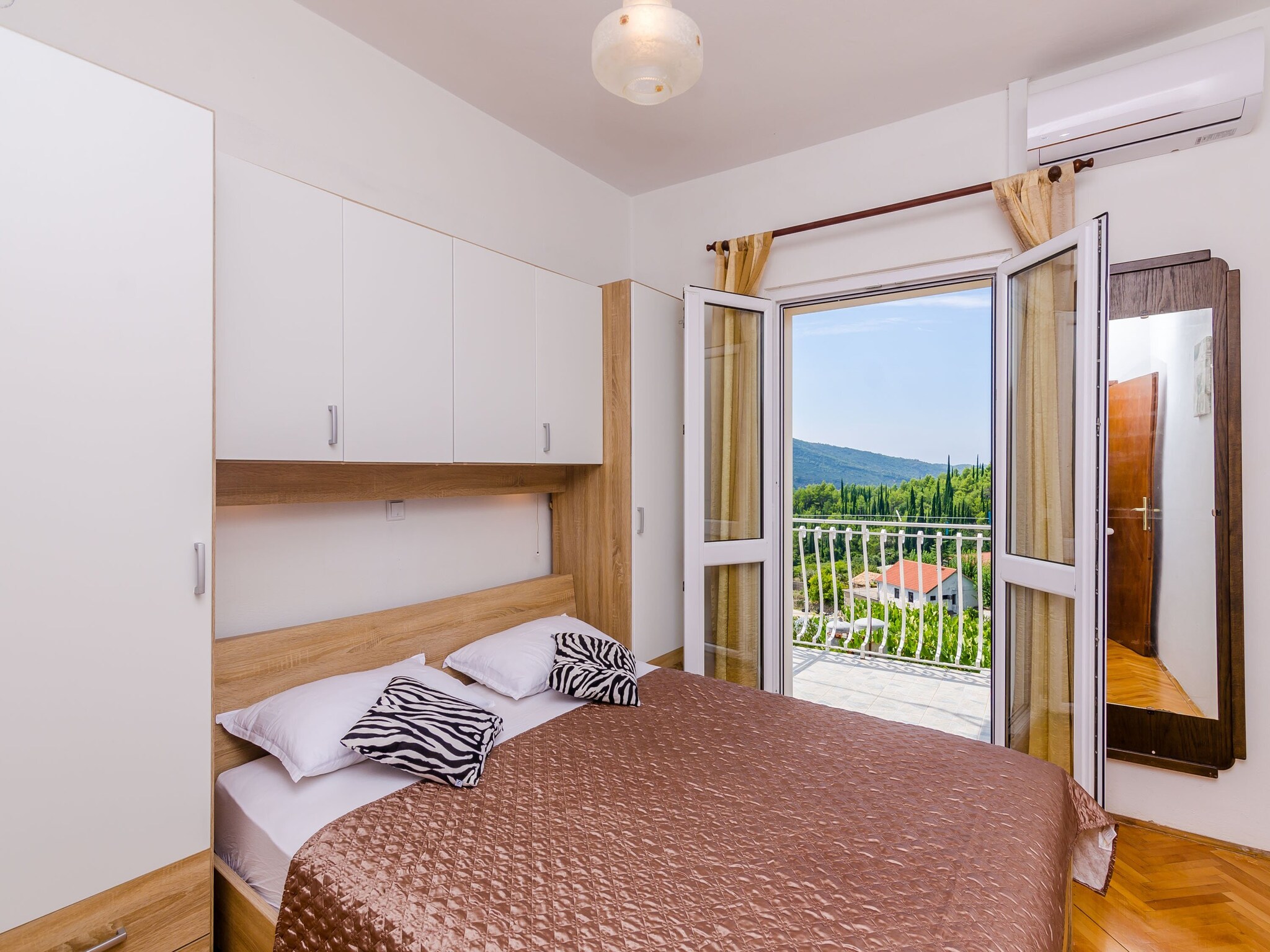 Maison Villa Dalmatian Gem - Two-Bedroom Villa with Terra
