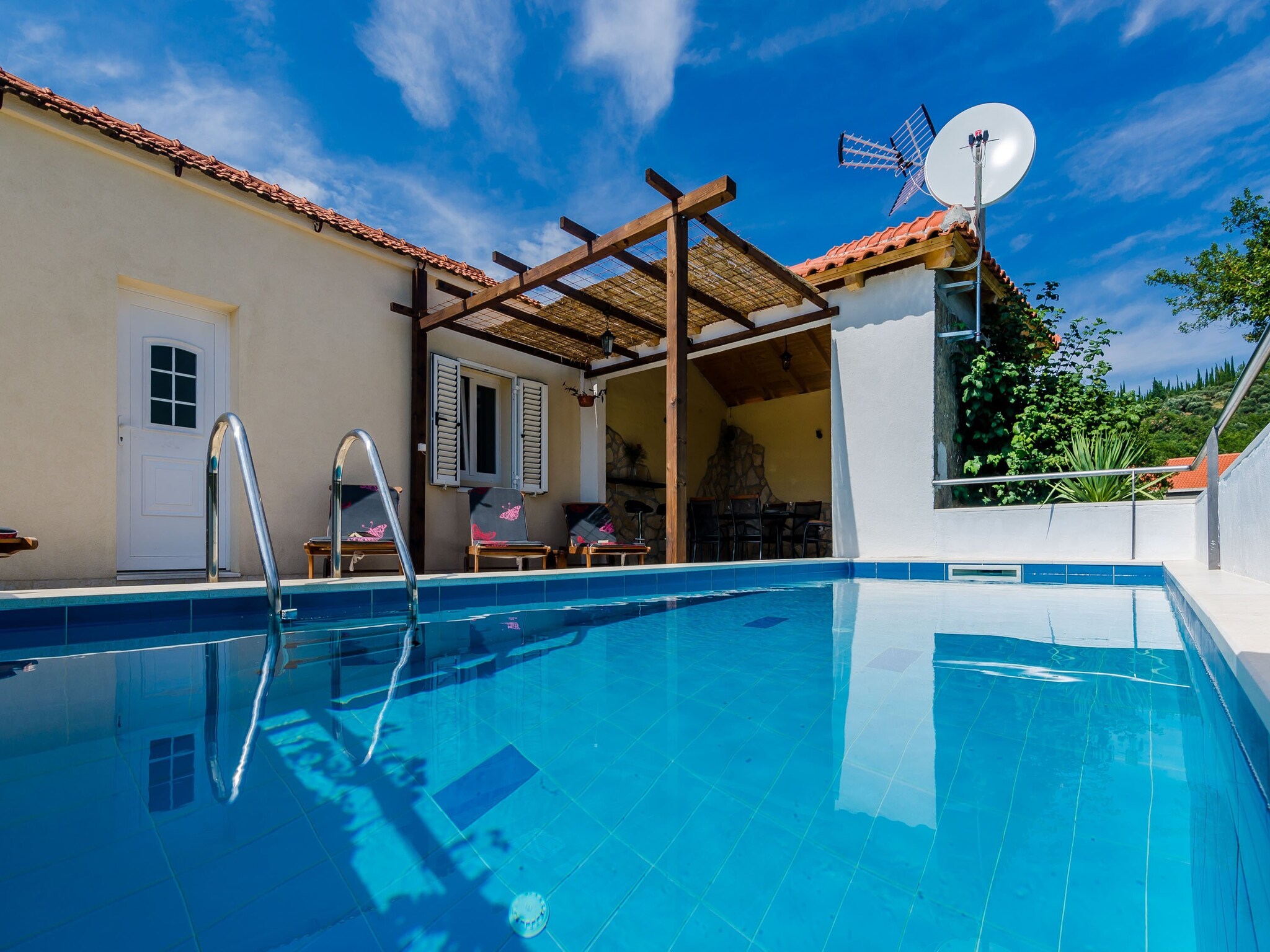 Maison Villa Dalmatian Gem - Two-Bedroom Villa with Terra