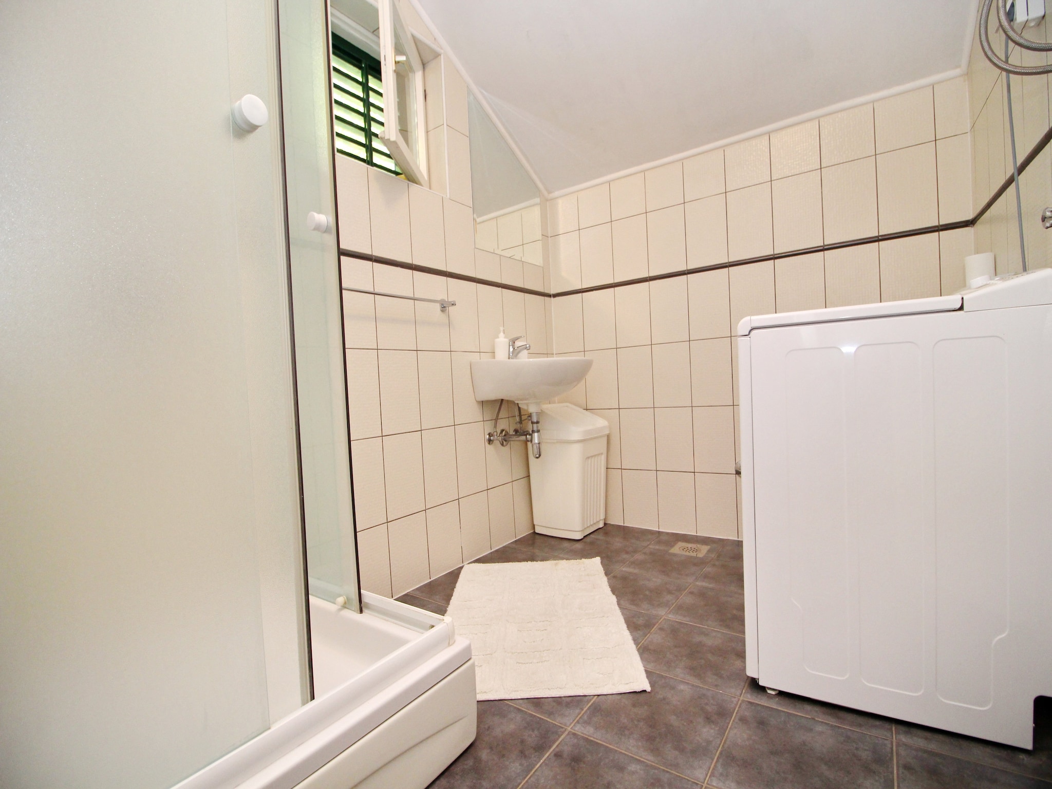   Holiday Home Gea - Three Bedroom Holiday Home with