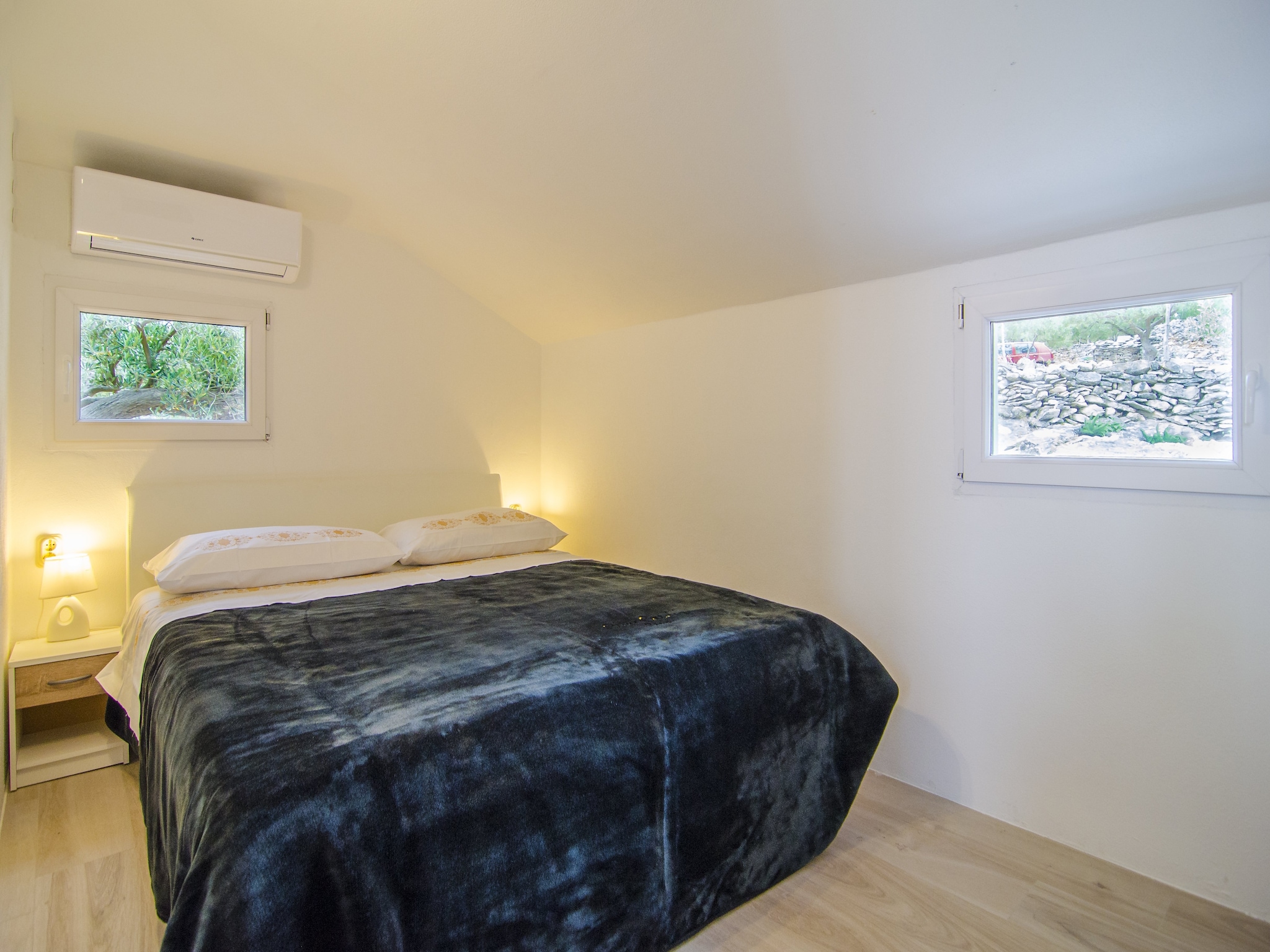   Holiday Home Bliss - Holiday Home with Outdoor Poo