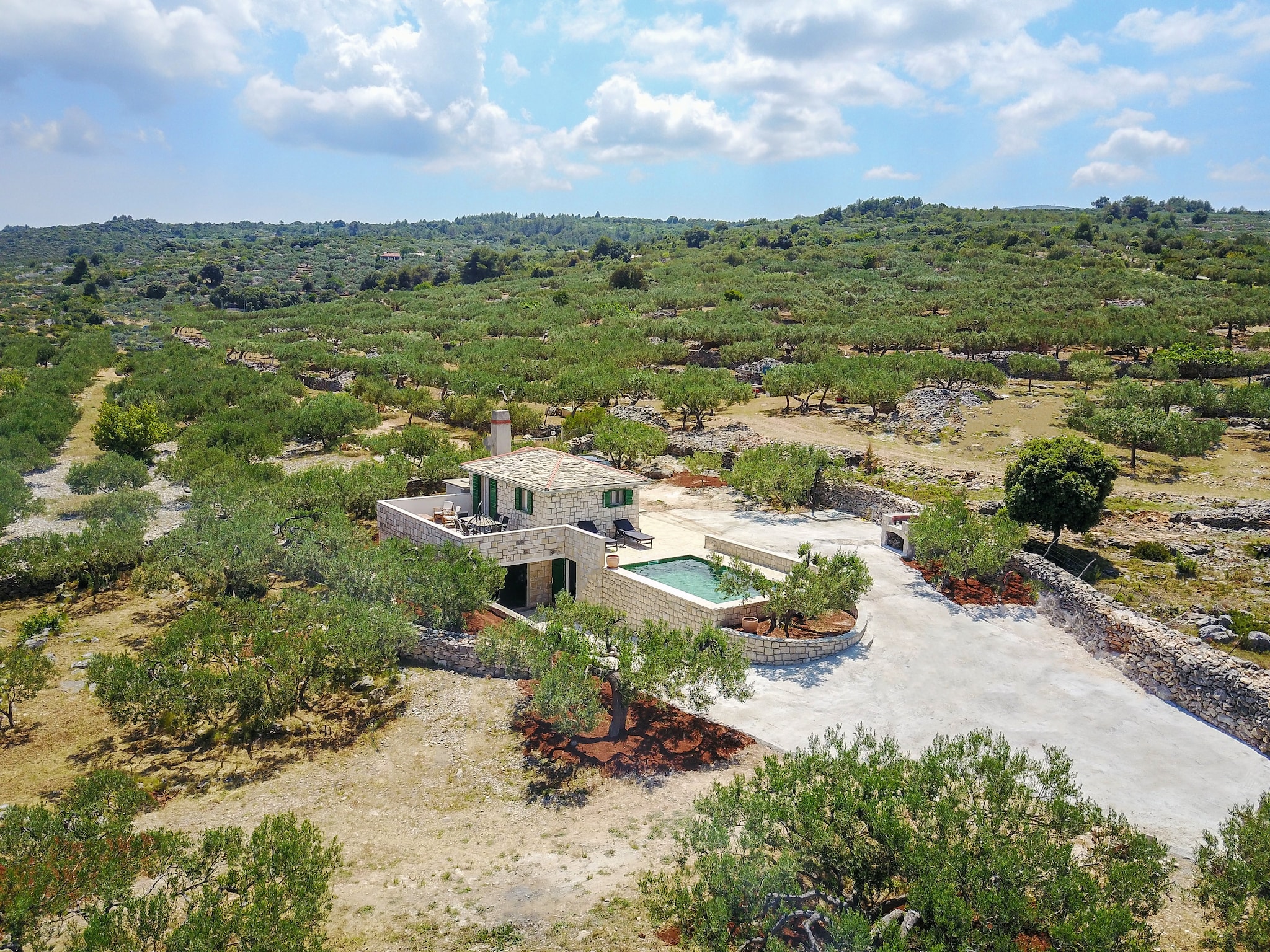  Holiday Home Bliss - Holiday Home with Outdoor Poo