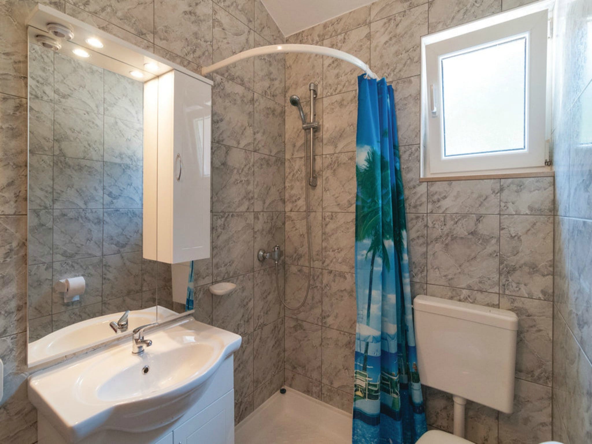   Holiday Home Blossom - Four Bedroom Holiday Home w