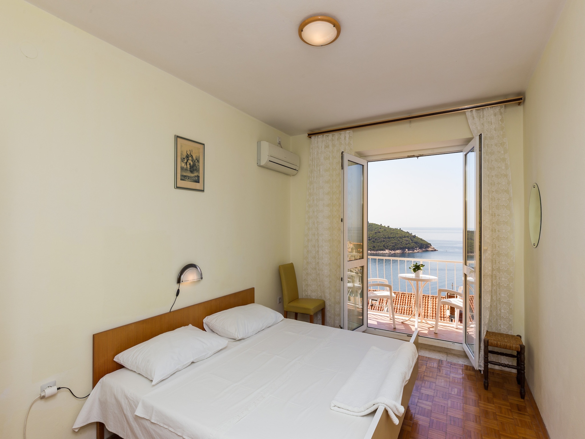 Apartment Beautiful Nest Rooms - One Bedroom Suite with Balc