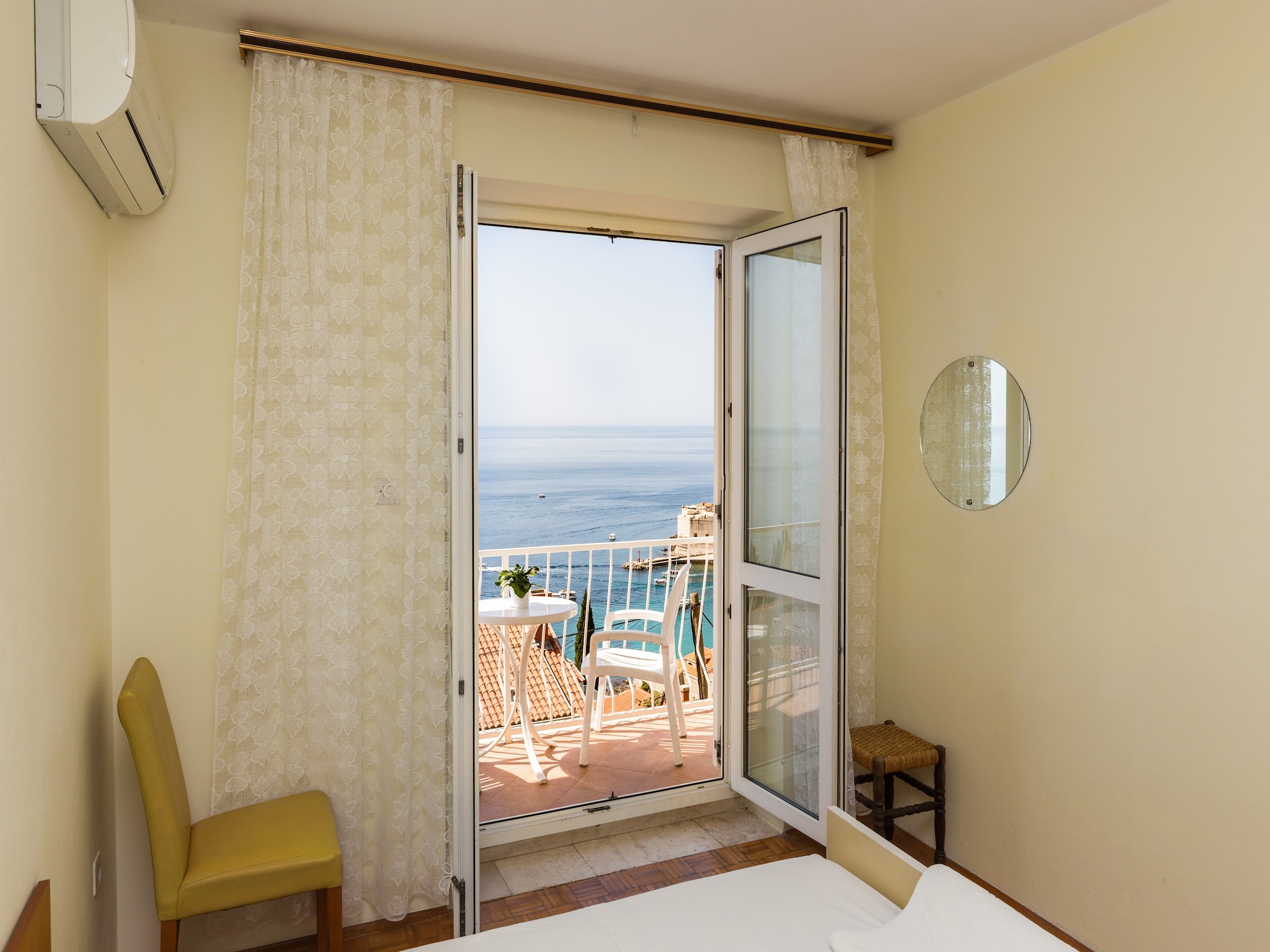 Apartment Beautiful Nest Rooms - One Bedroom Suite with Balc
