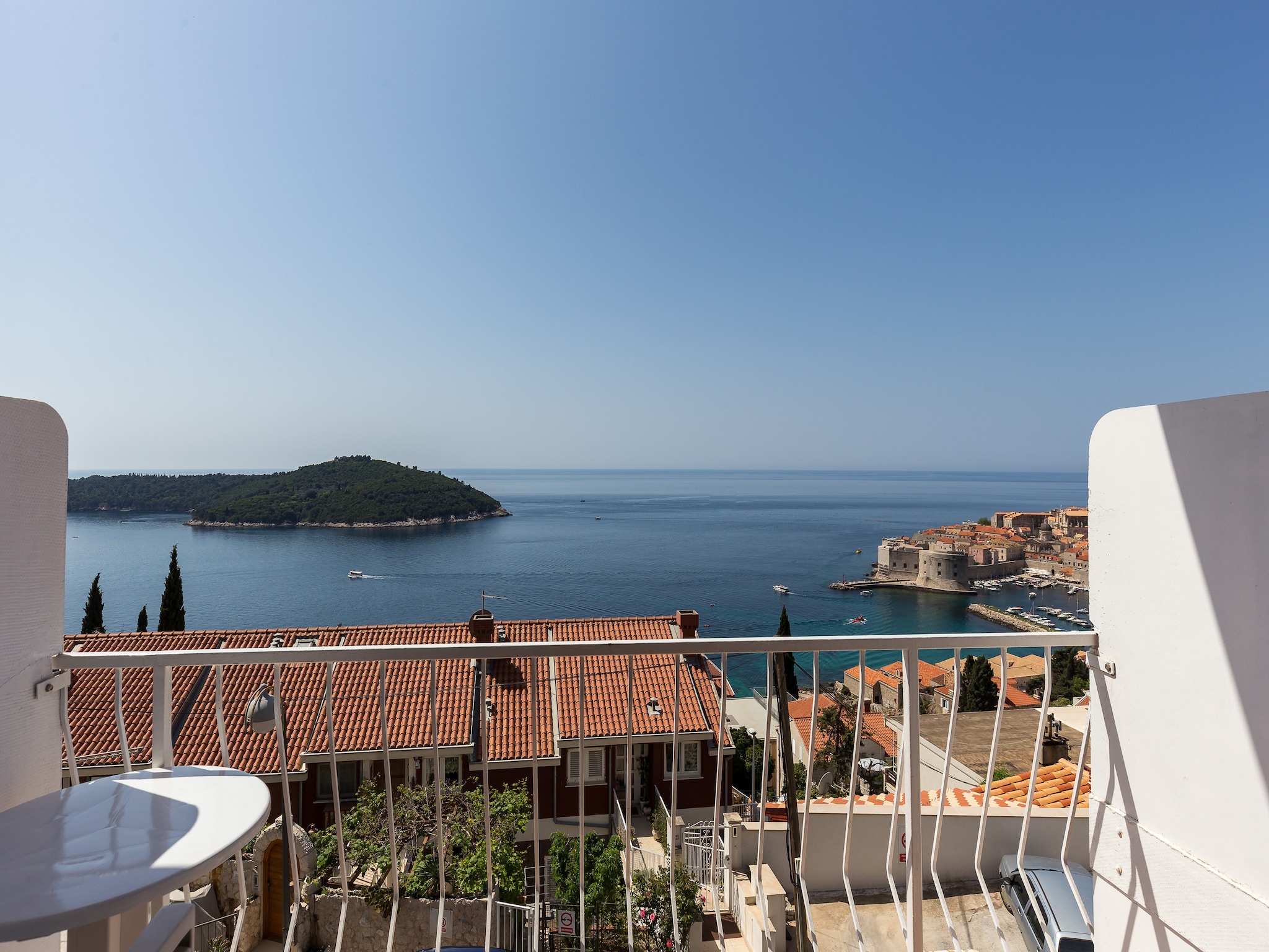 Apartment Beautiful Nest Rooms - One Bedroom Suite with Balc