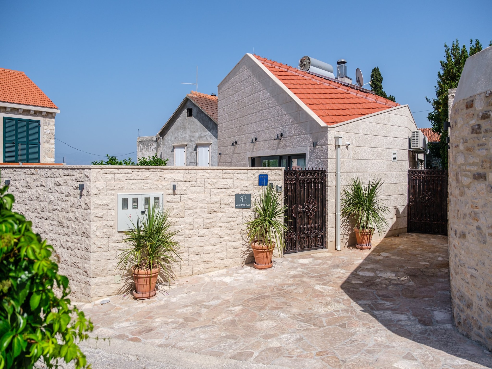Dom Villa Stone Pearl - Two Bedroom Holiday House with