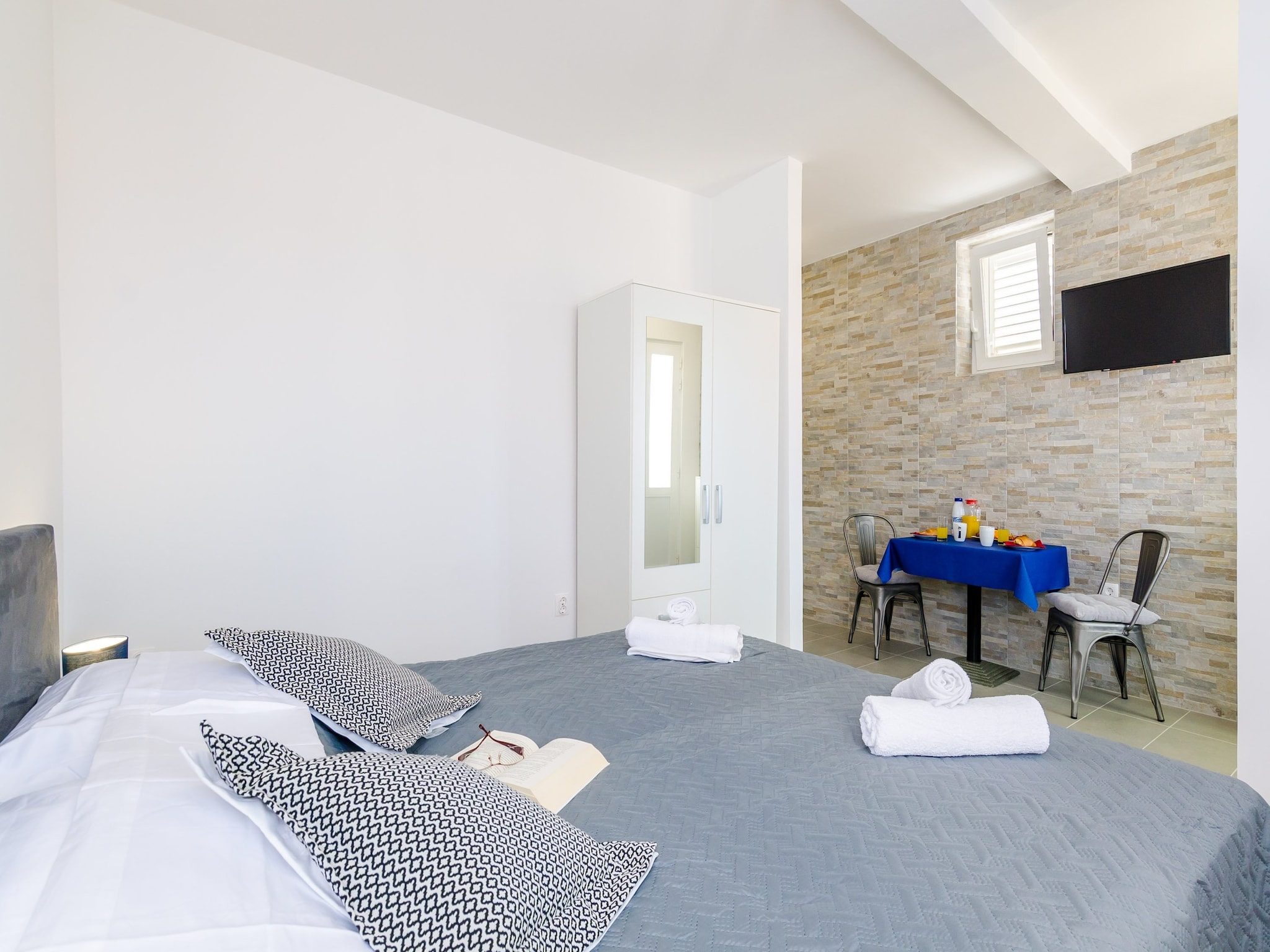 Apartmá Miracle Apartments - Comfort Studio Apartment with