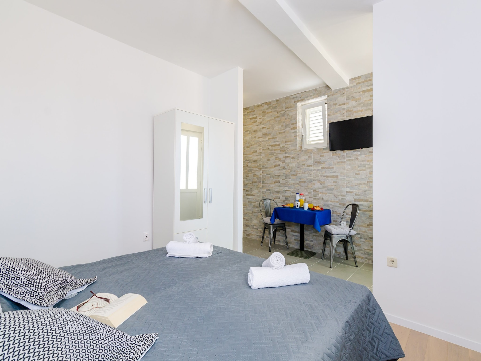 Apartmá Miracle Apartments - Comfort Studio Apartment with