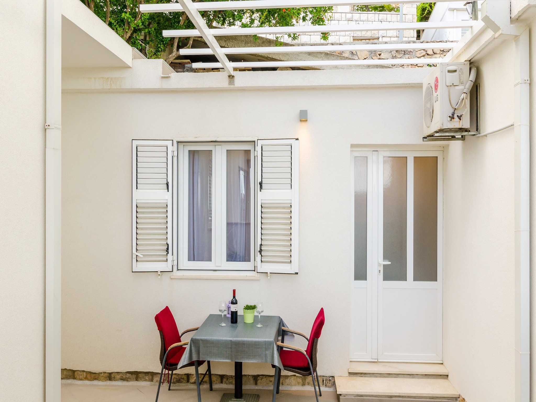Apartmá Miracle Apartments - Studio Apartment with Terrace