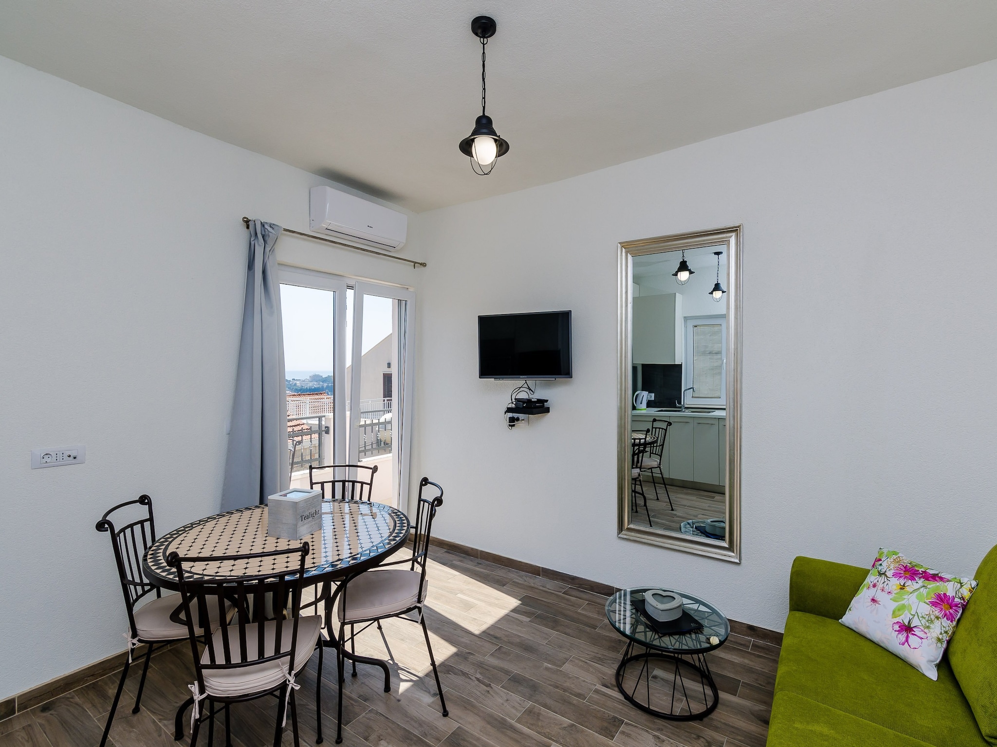 Apartmá Apartments Life - One Bedroom Apartment with Balco