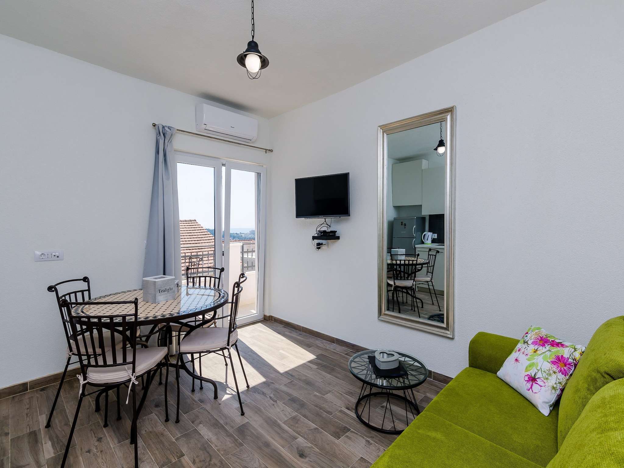 Apartmá Apartments Life - One Bedroom Apartment with Balco