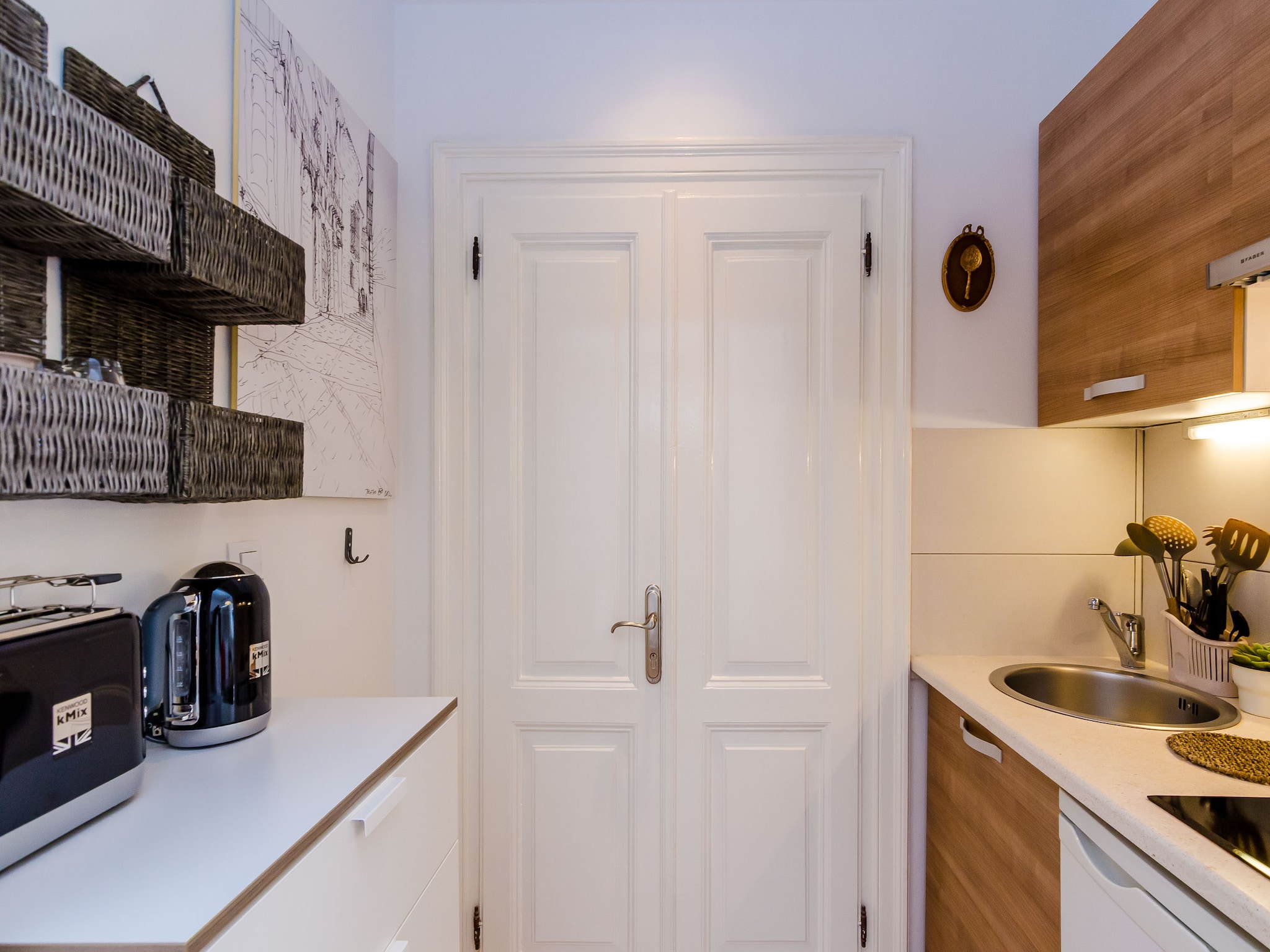 Apartmá Midtown Apartments - Studio Apartment with Street
