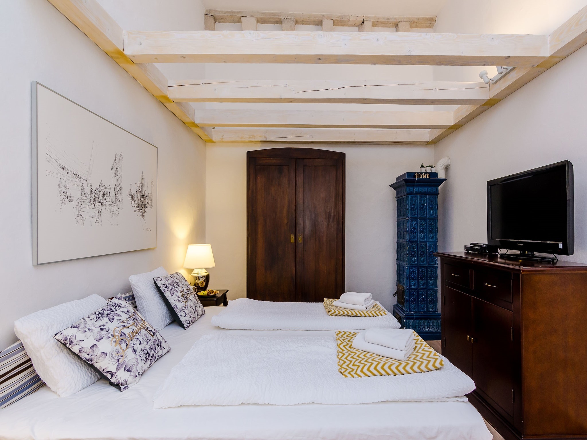 Apartmá Midtown Apartments - Studio Apartment with Street