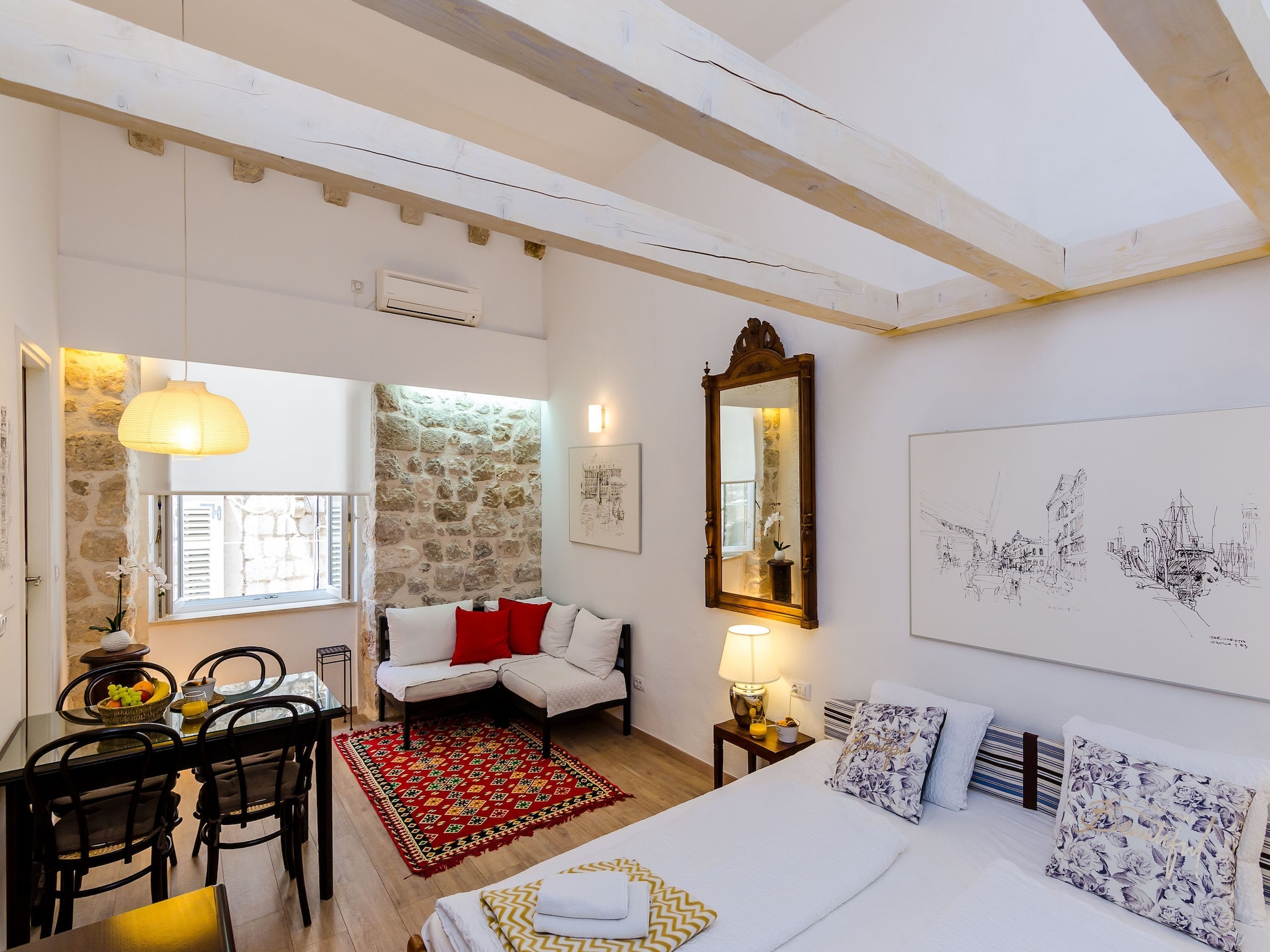 Apartmá Midtown Apartments - Studio Apartment with Street