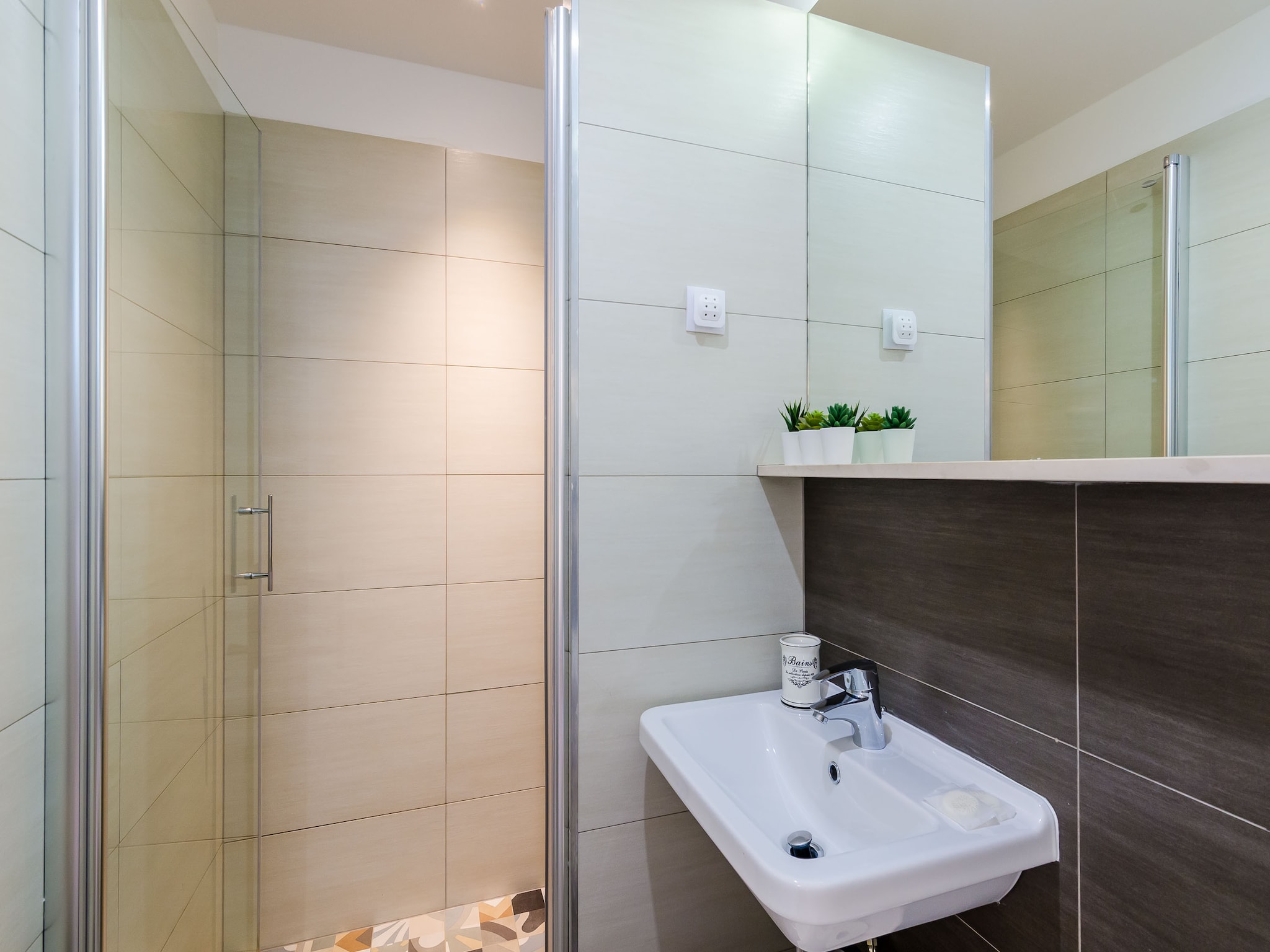 Apartmá Midtown Apartments - Studio Apartment with Street