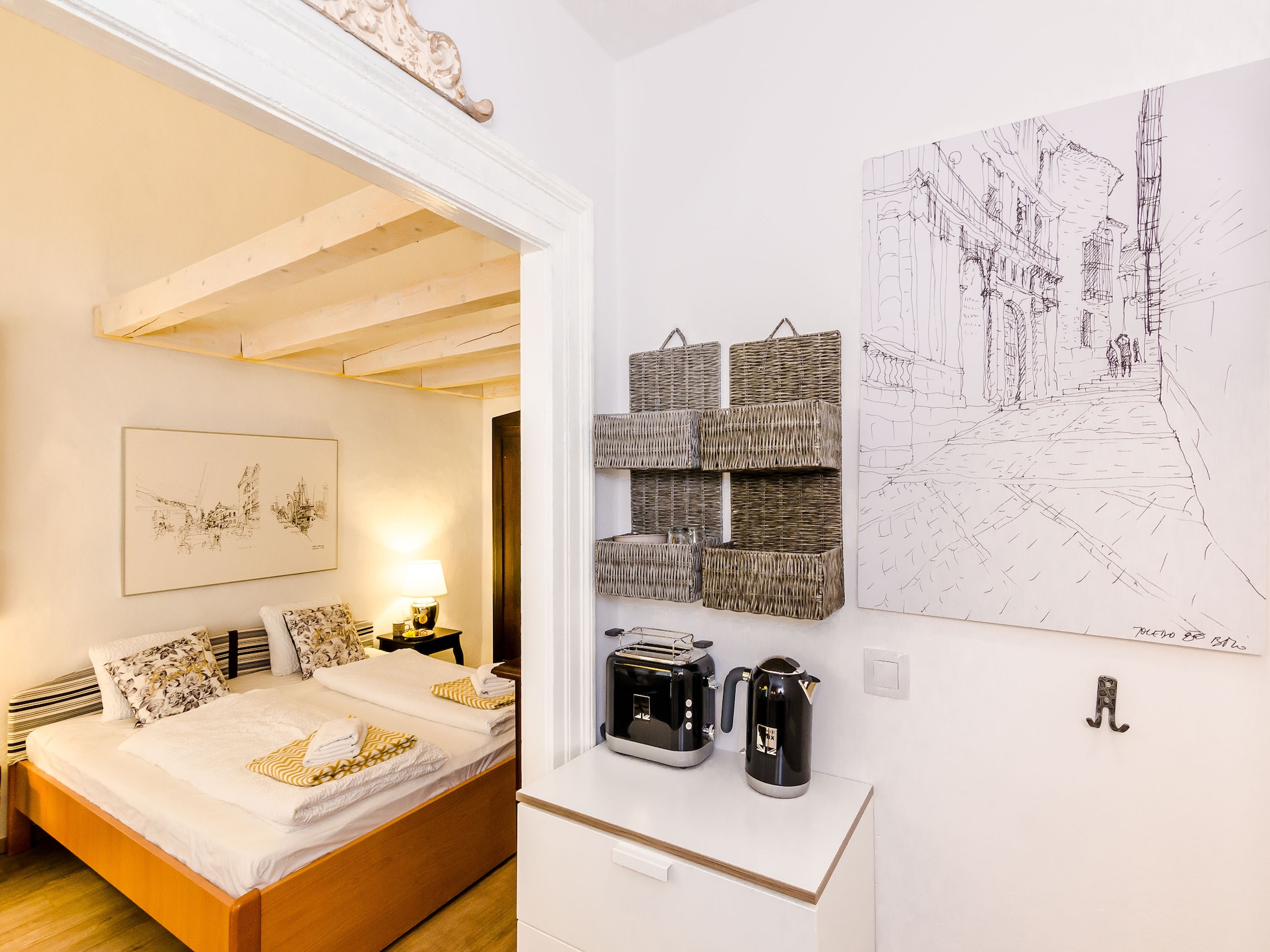 Apartmá Midtown Apartments - Studio Apartment with Street