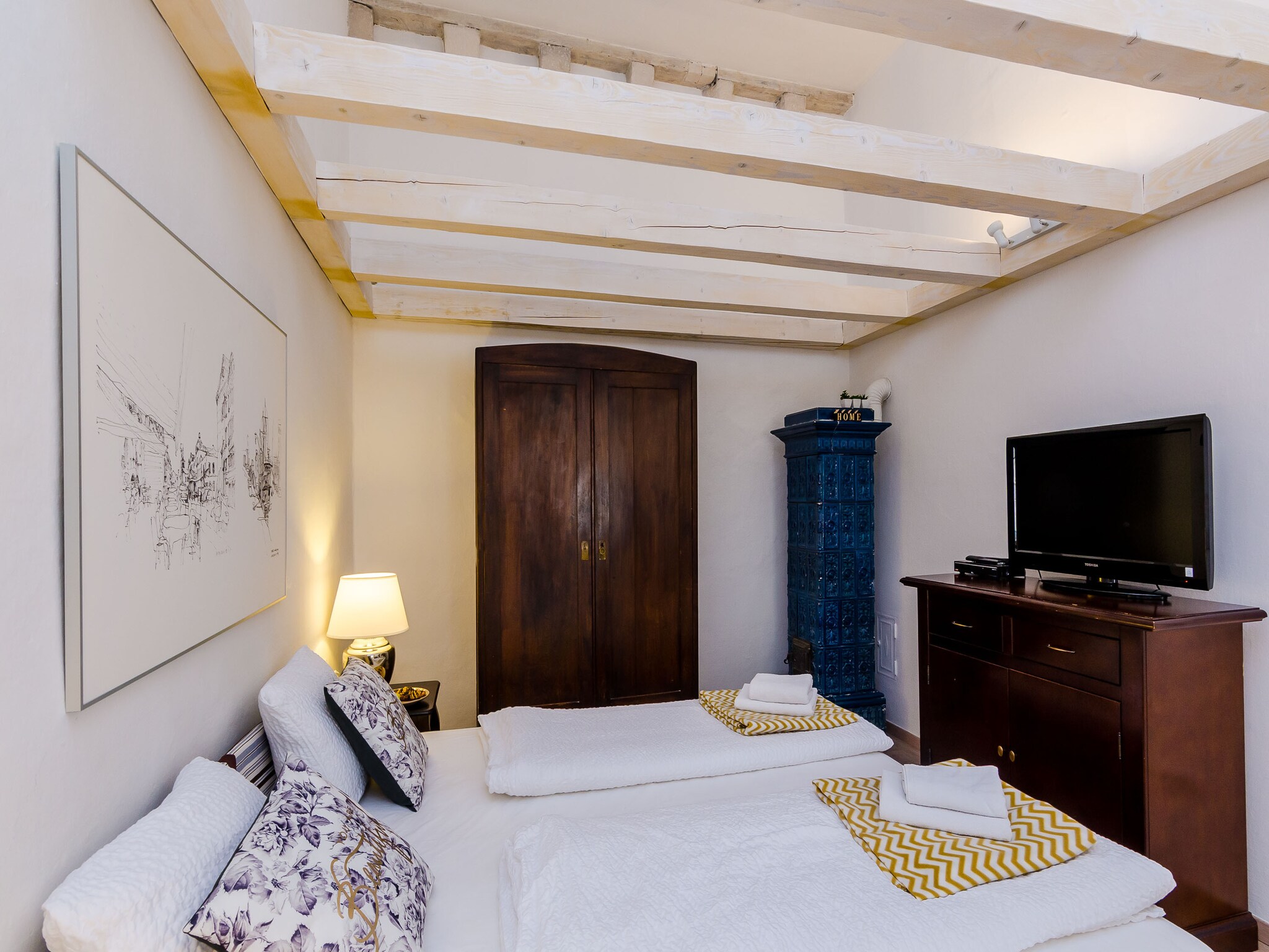 Apartmá Midtown Apartments - Studio Apartment with Street