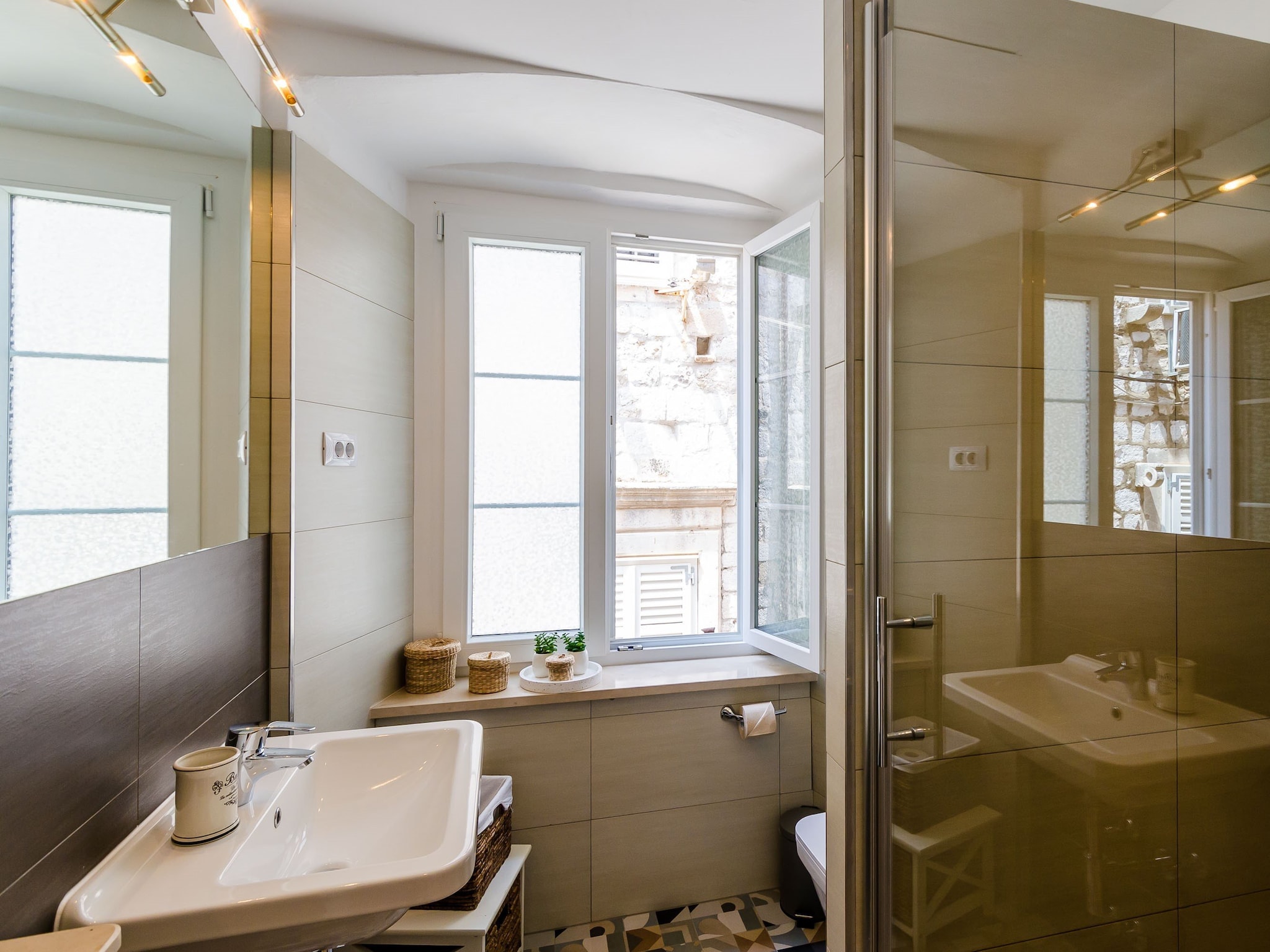 Apartmá Midtown Apartments - One Bedroom Apartment with Ci