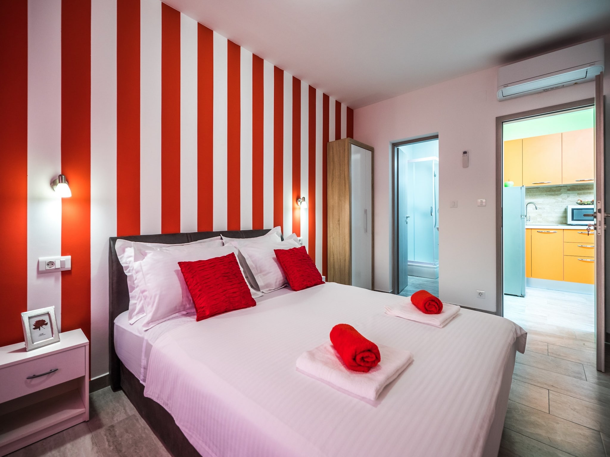 Apartmá Apartments Sunshine Home - Double Room ( Red )