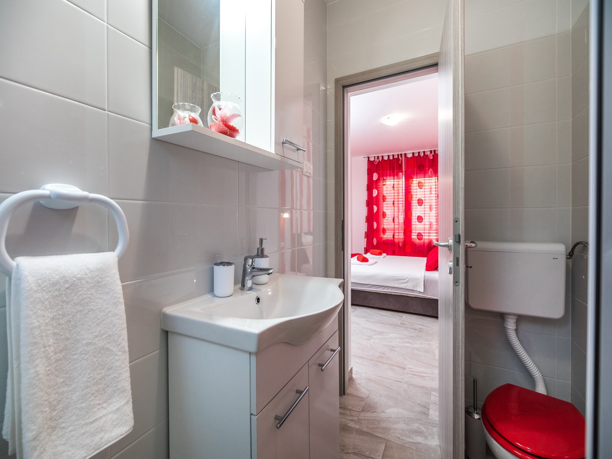 Apartmá Apartments Sunshine Home - Double Room ( Red )