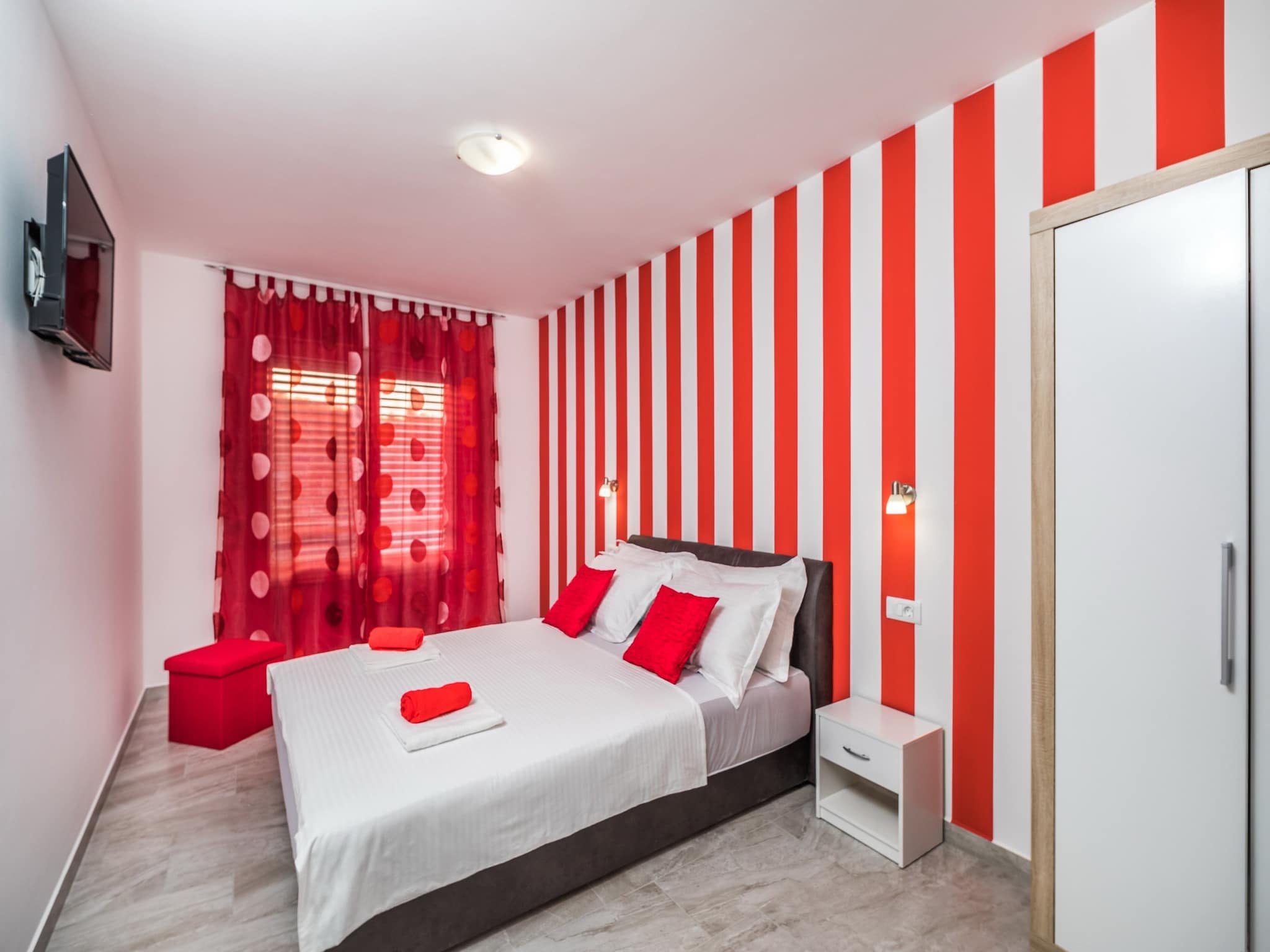Apartmá Apartments Sunshine Home - Double Room ( Red )