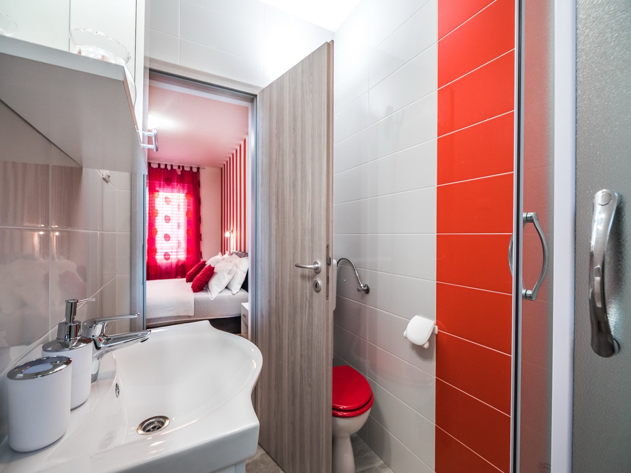 Apartmá Apartments Sunshine Home - Double Room ( Red )