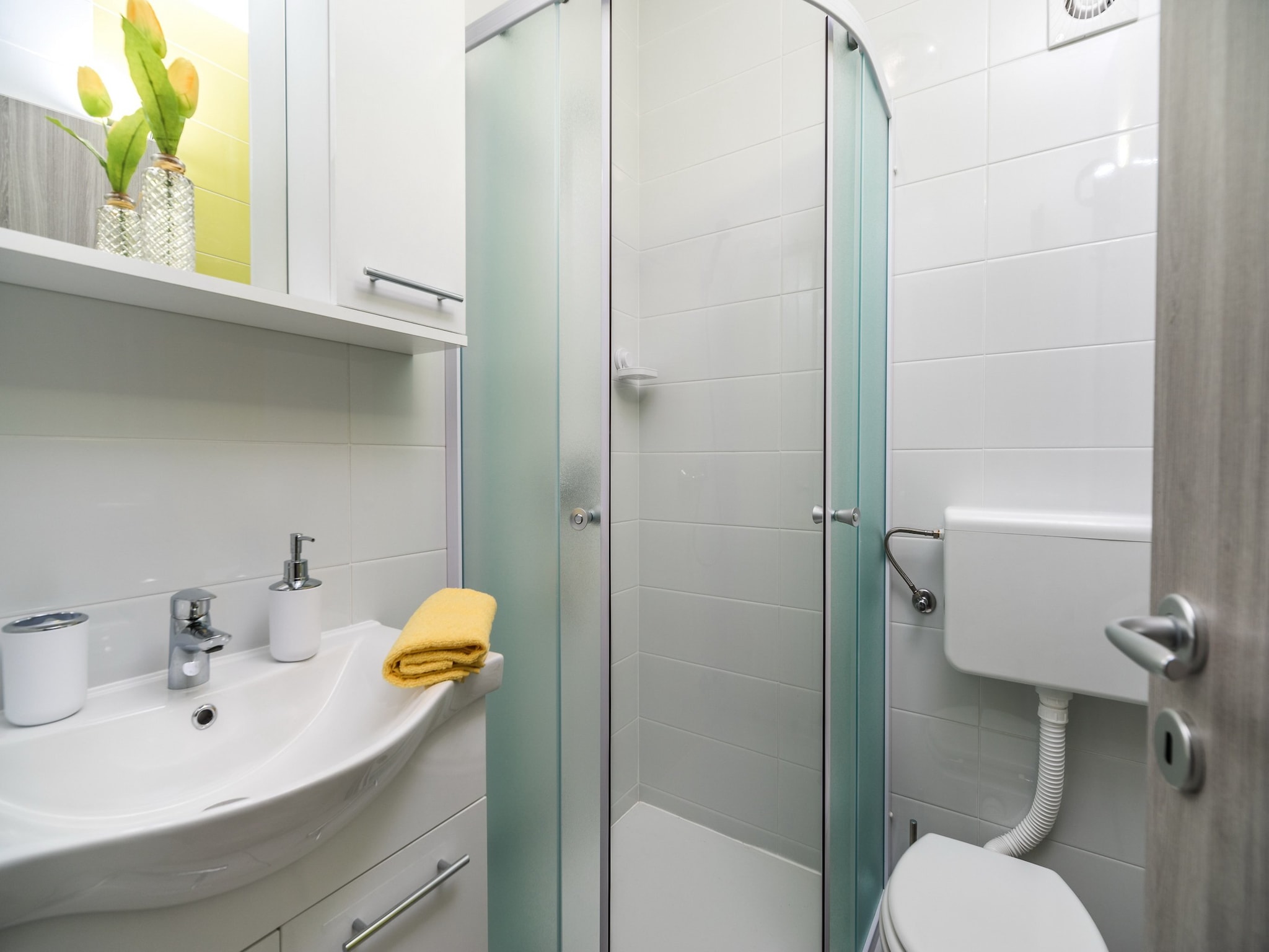 Ferienwohnung Apartments Sunshine Home - Twin Room ( Yellow )