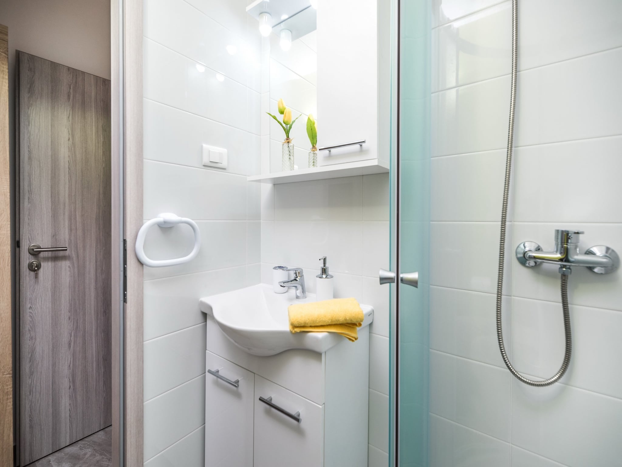 Ferienwohnung Apartments Sunshine Home - Twin Room ( Yellow )