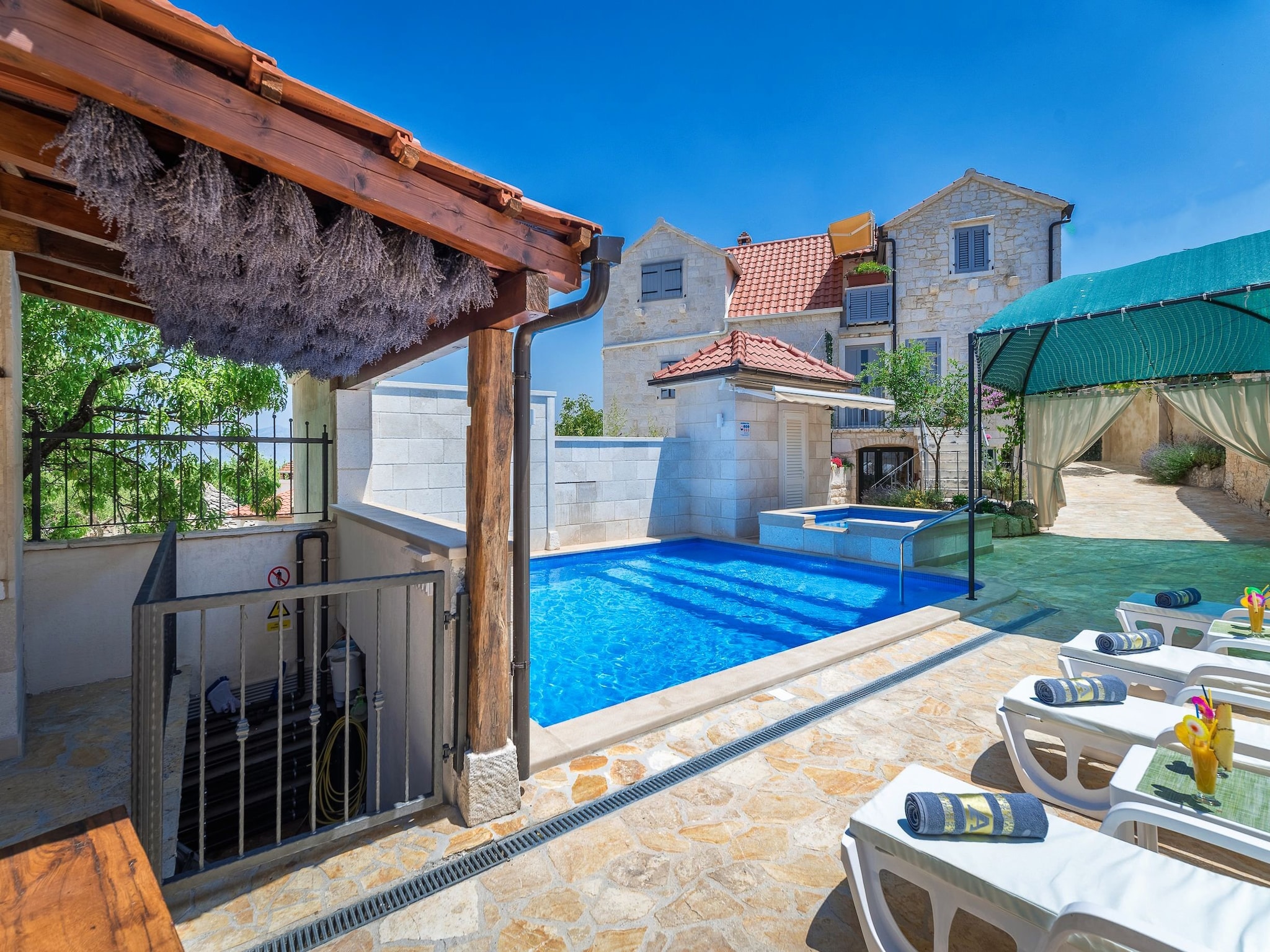   Holiday home Škrika -Three Bedroom Home with