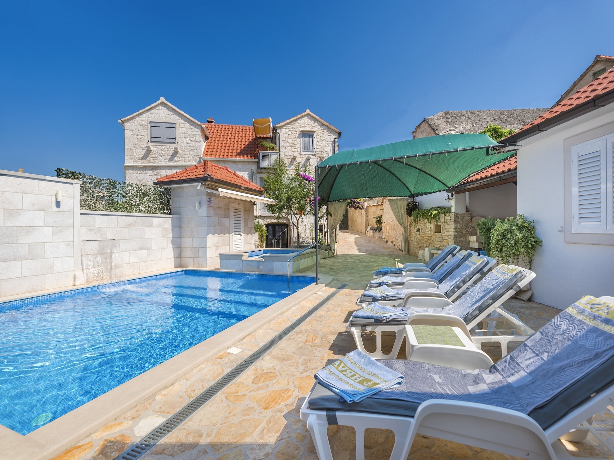   Holiday home Škrika -Three Bedroom Home with