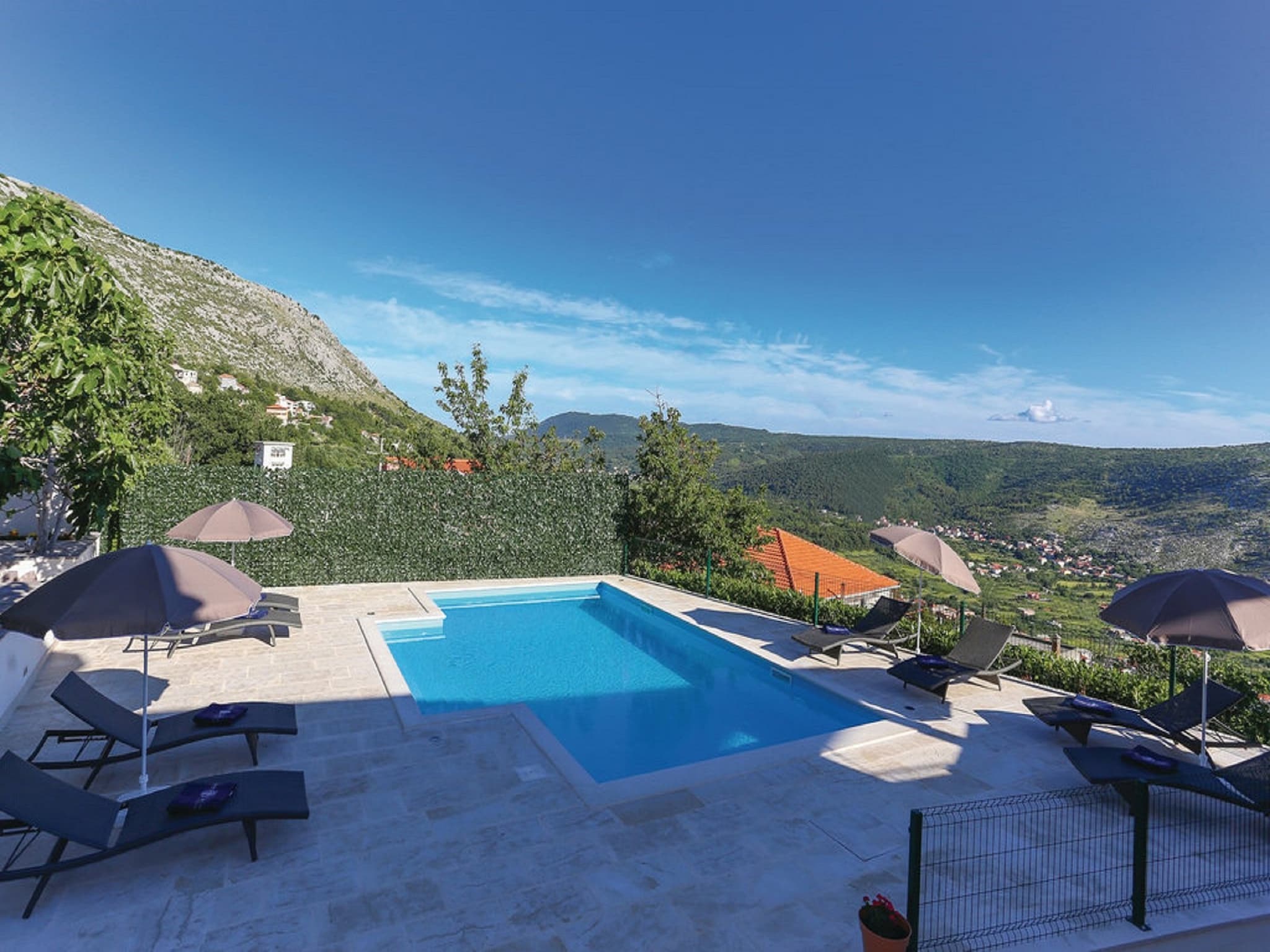 Ferienhaus Apartment Villa IN - Four-Bedroom Apartment with P