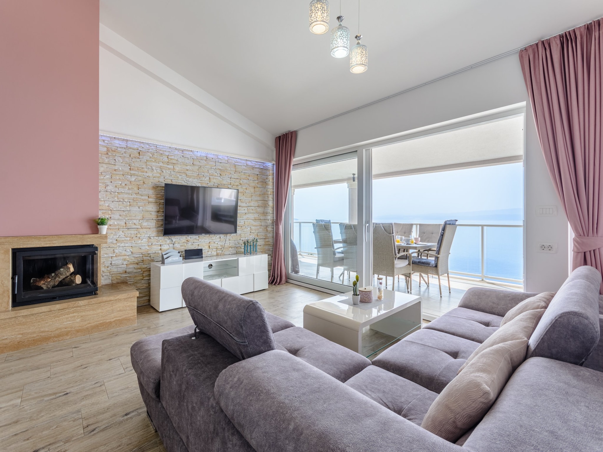 Ferienwohnung Apartments Hope (Dugi Rat) - Three-Bedroom Apartme