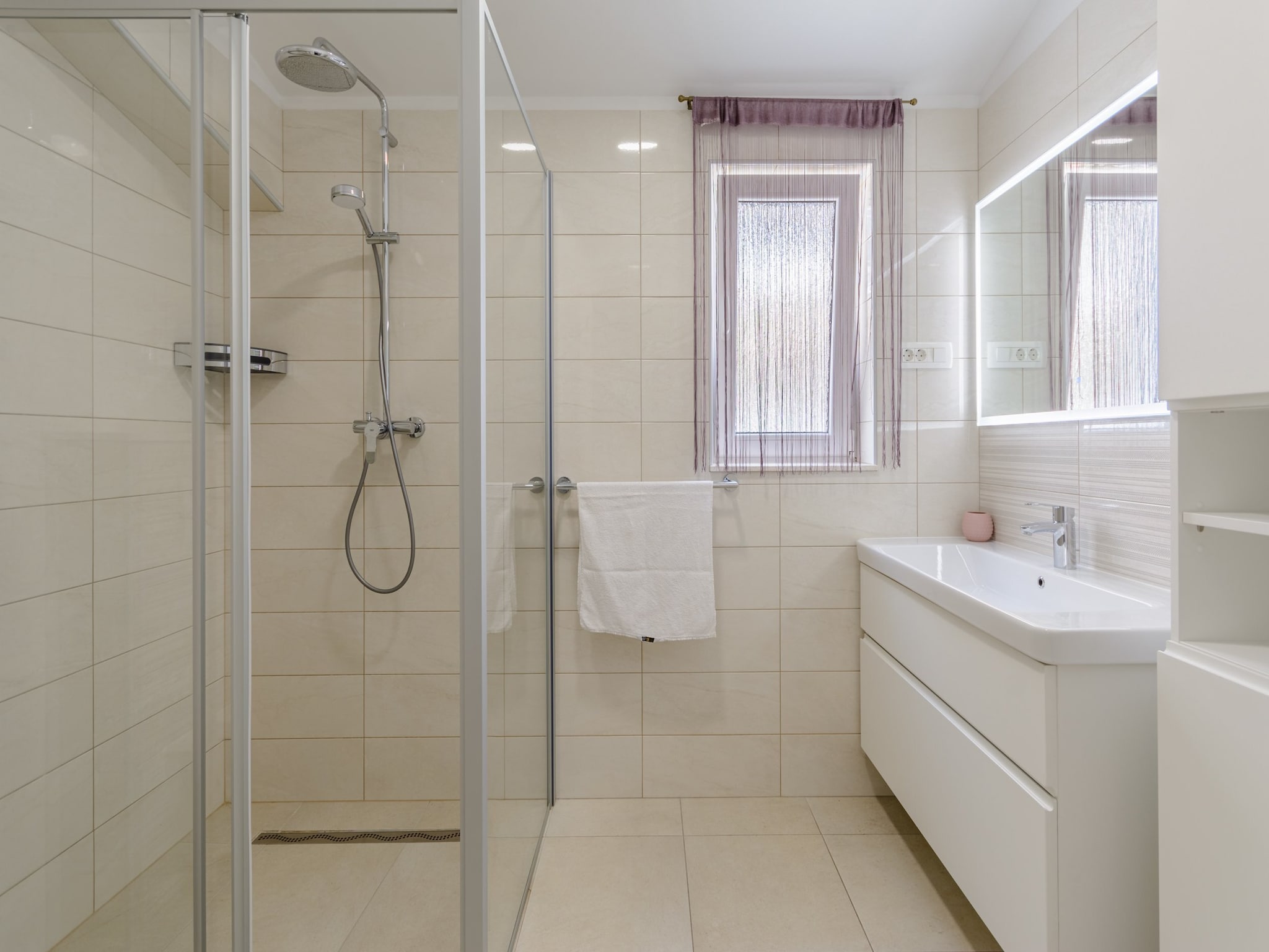 Ferienwohnung Apartments Hope (Dugi Rat) - Three-Bedroom Apartme