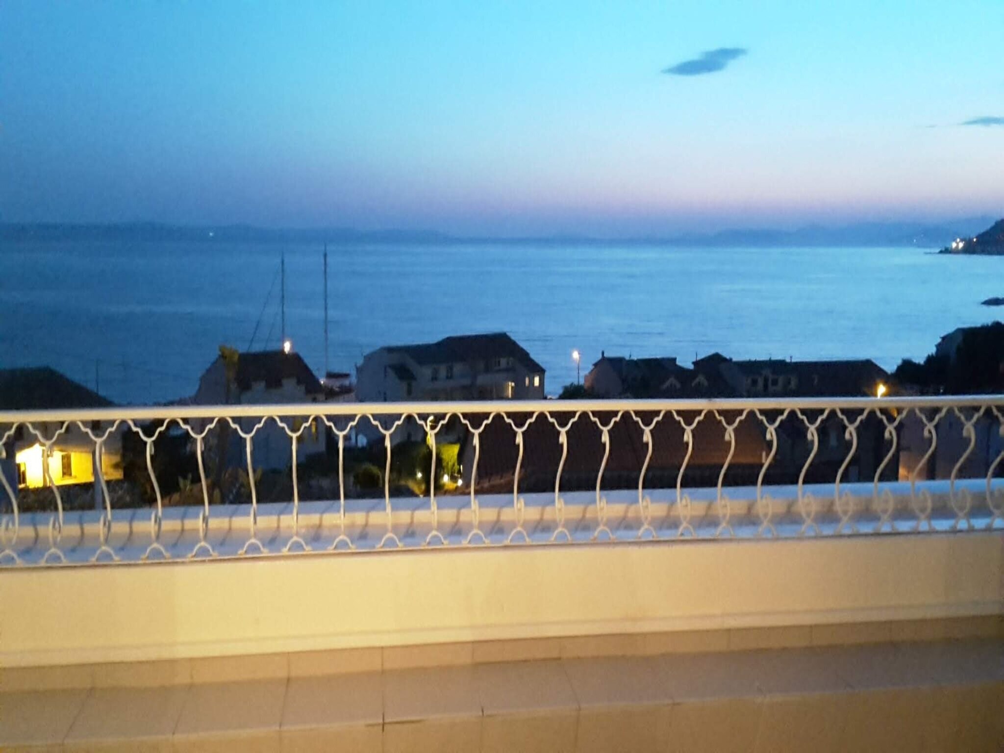 Ferienwohnung Villa Elit- Three Bedroom Apartment with Sea View