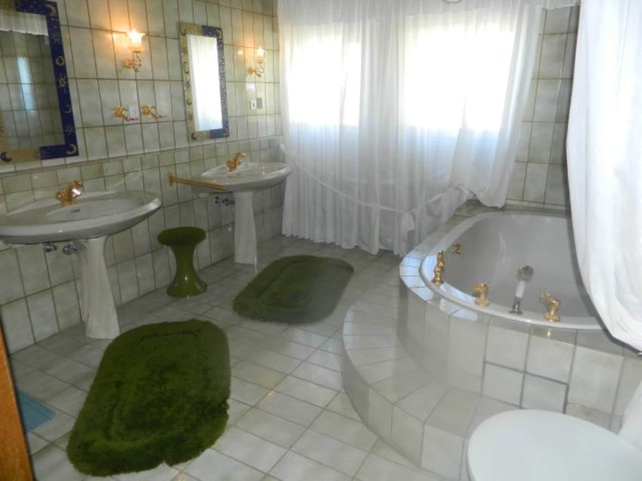 Ferienwohnung Villa Elit- Three Bedroom Apartment with Sea View