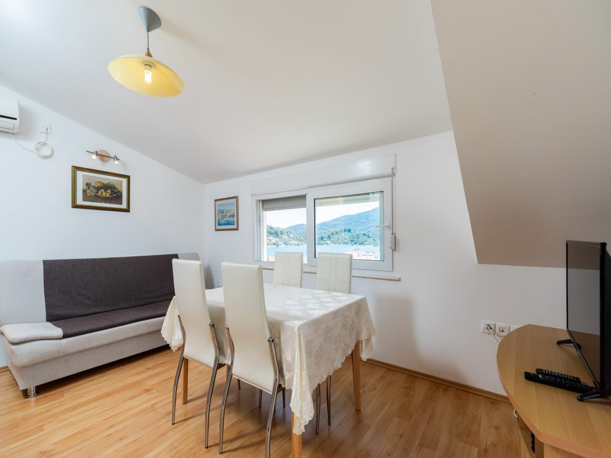 Apartmá Apartments Fran-Two Bedroom Apartment with Balcony