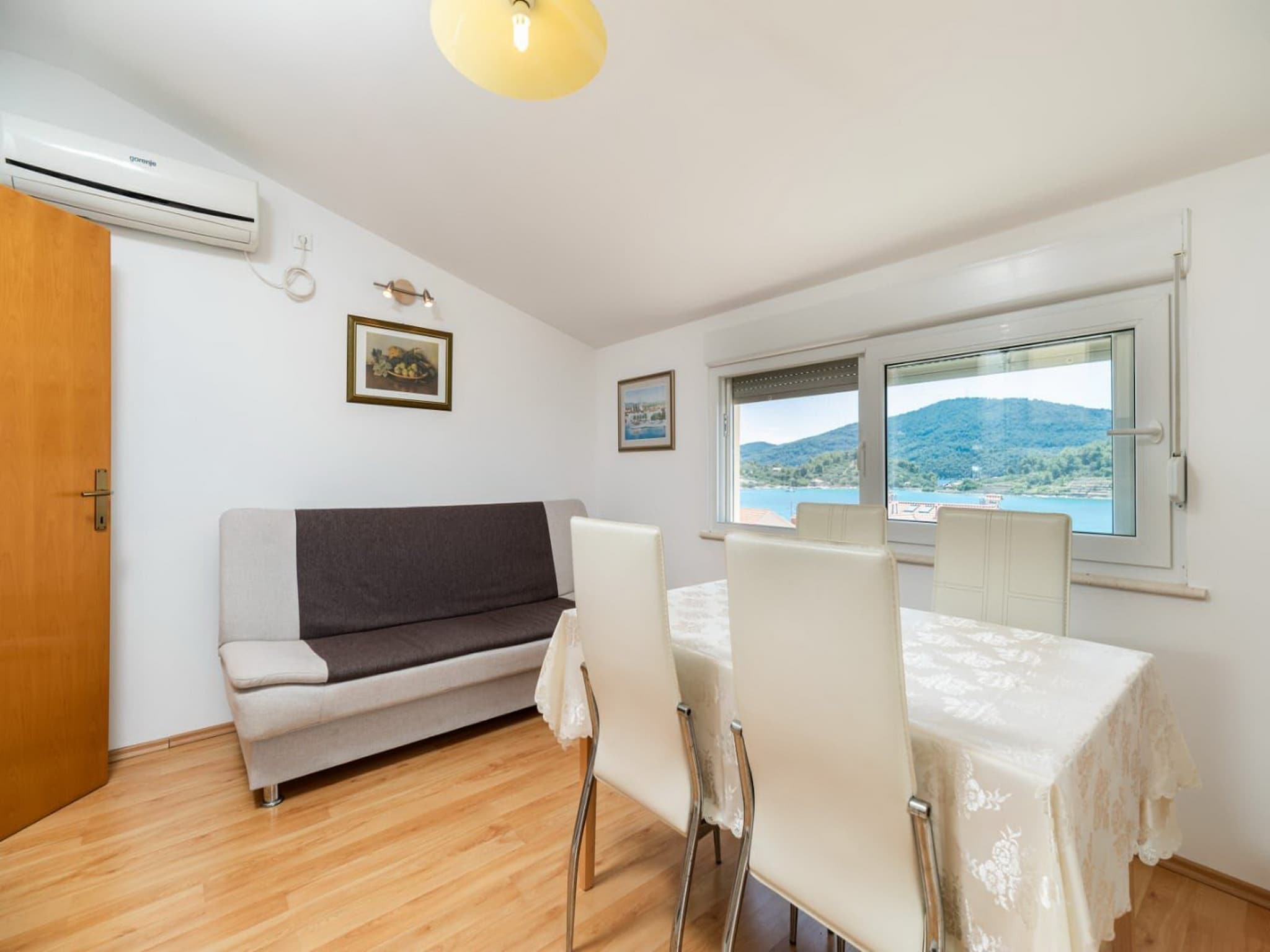 Apartmá Apartments Fran-Two Bedroom Apartment with Balcony