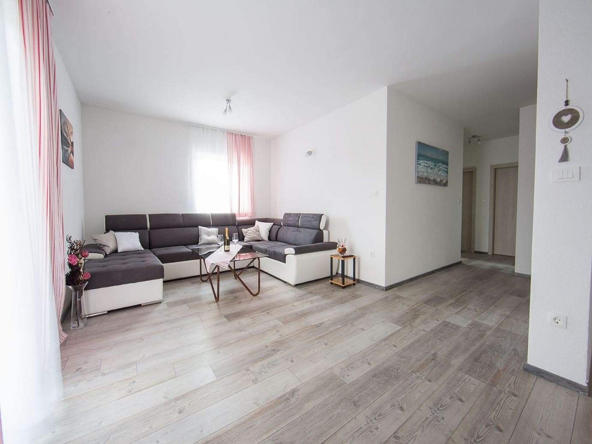   Holiday Home J&D No.3-Six Bedroom House  with Pool