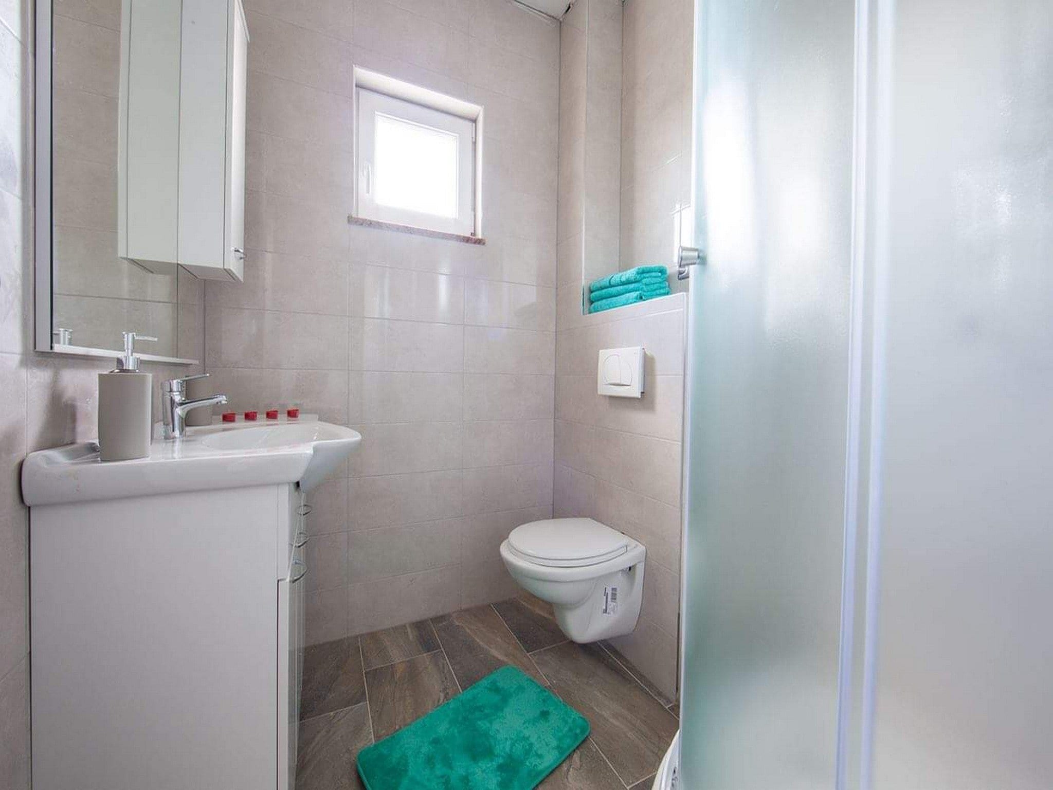   Holiday Home J&D No.3-Six Bedroom House  with Pool