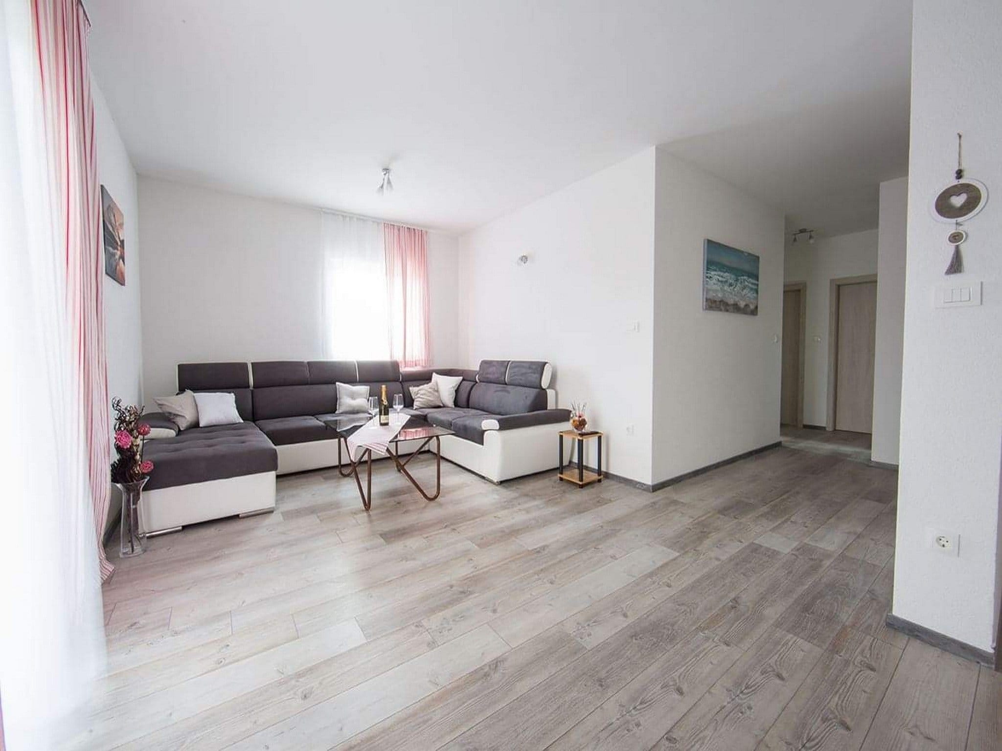   Holiday Home J&D No.3-Six Bedroom House  with Pool