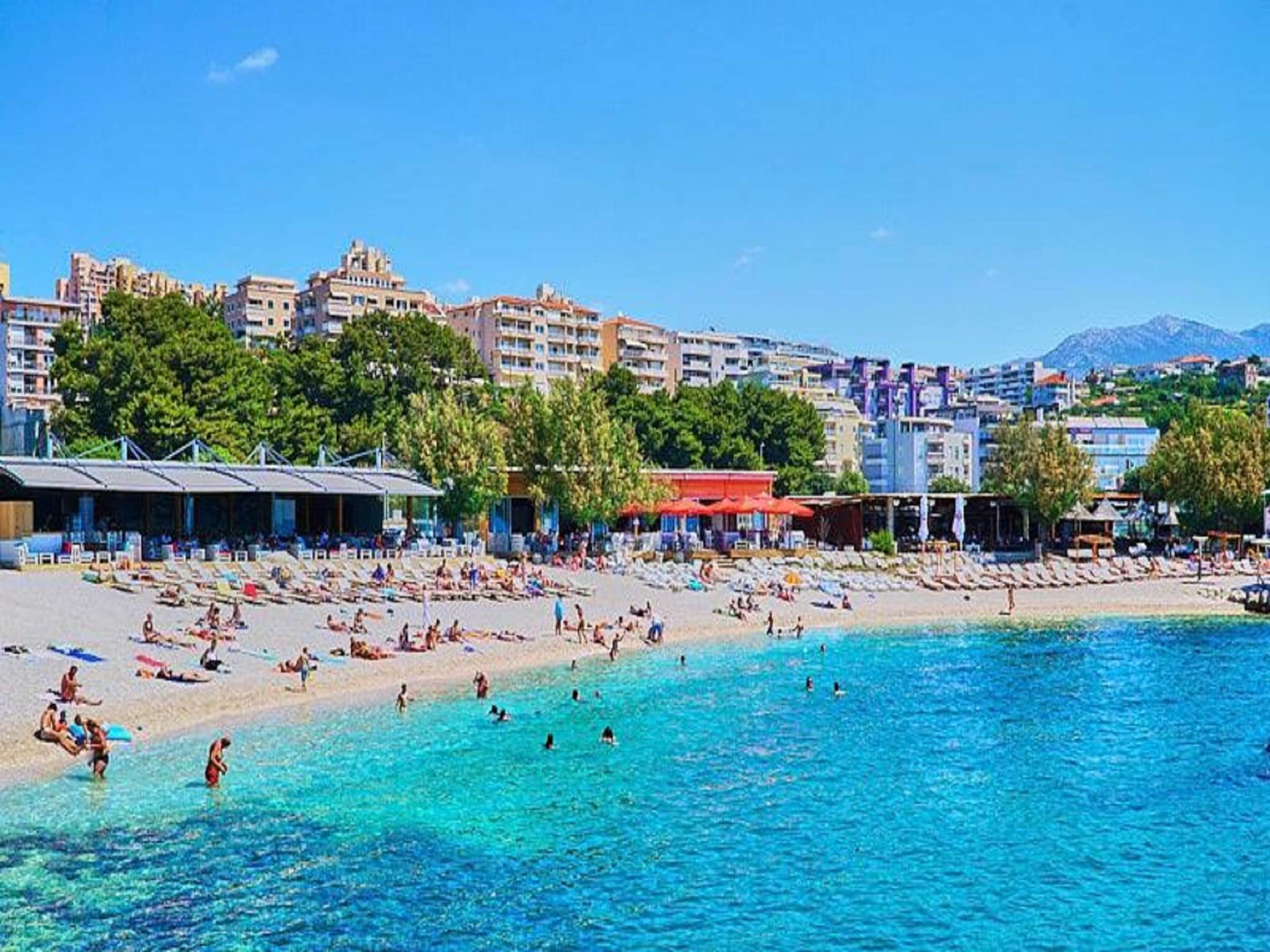Apartmá Apartment Alba - Three Bedroom Apartment with Logg