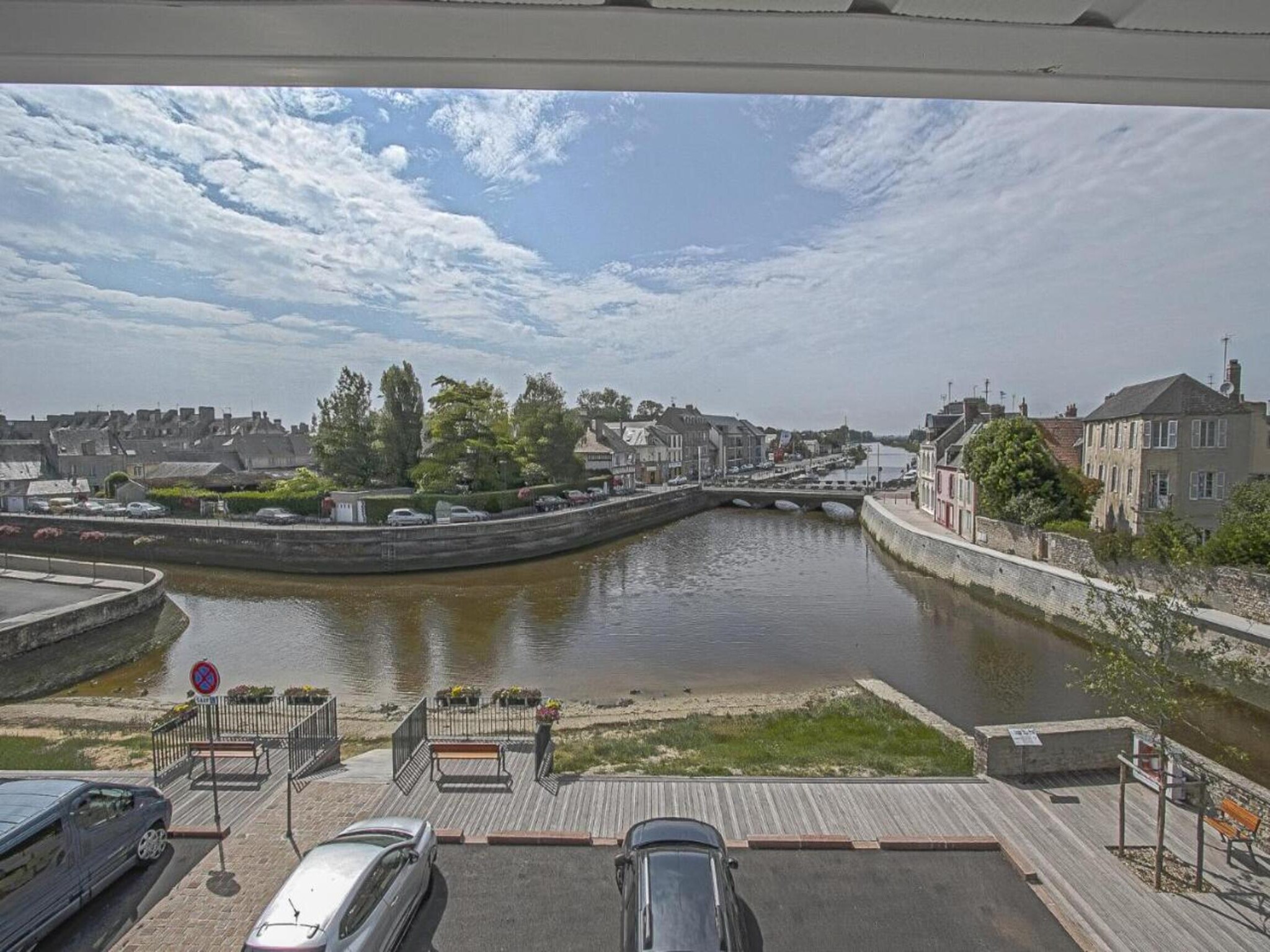   LA MAISON BLEUE/ TAILLEPIED