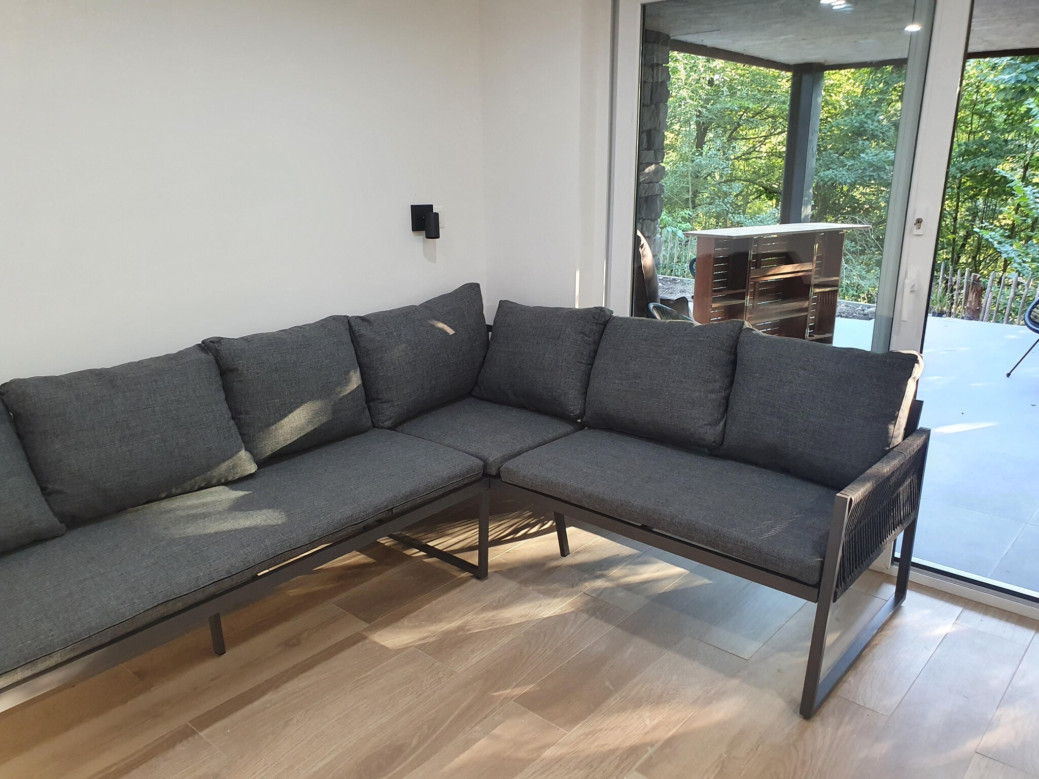 Maison Blue Wood