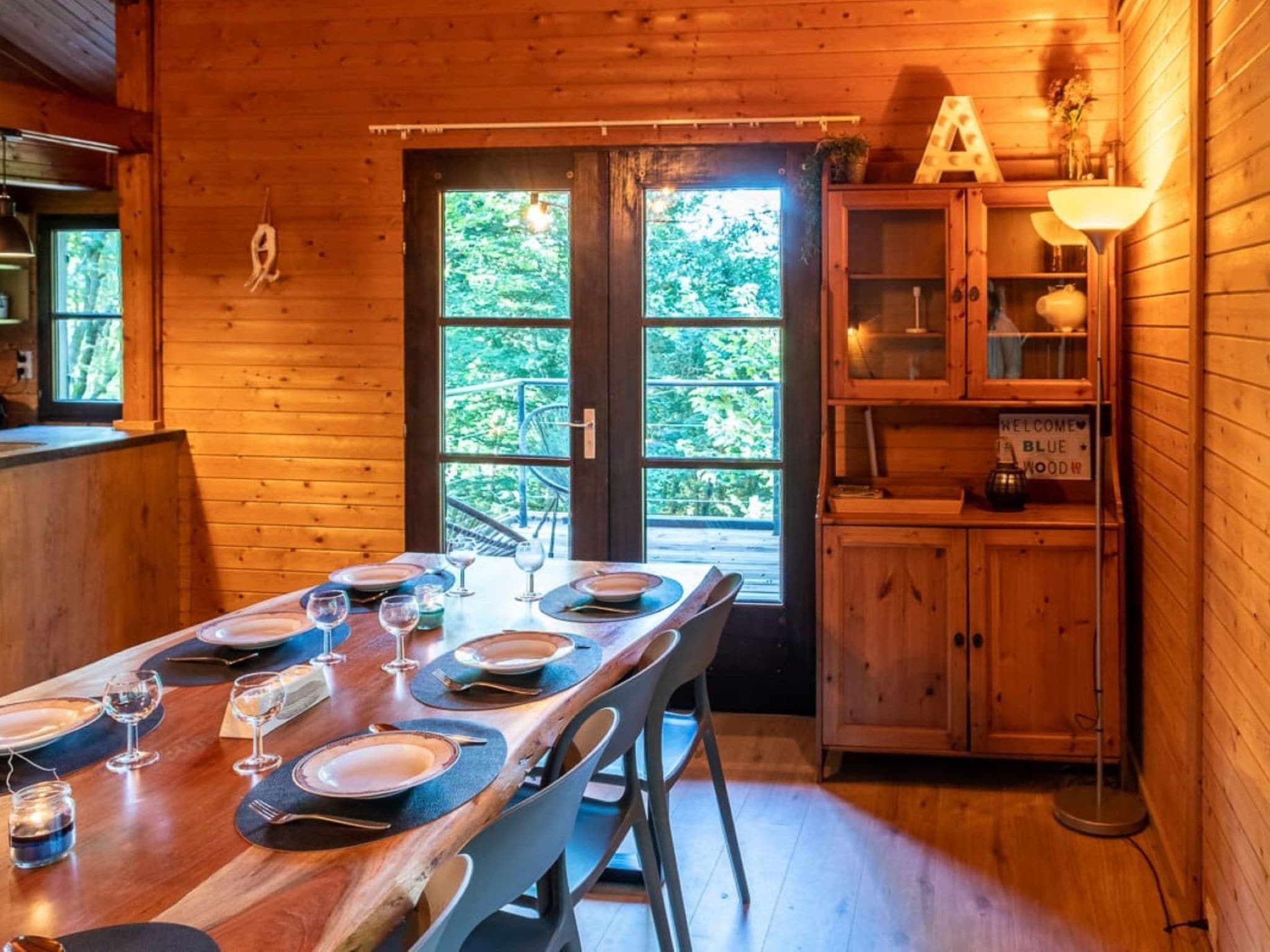 Maison Blue Wood