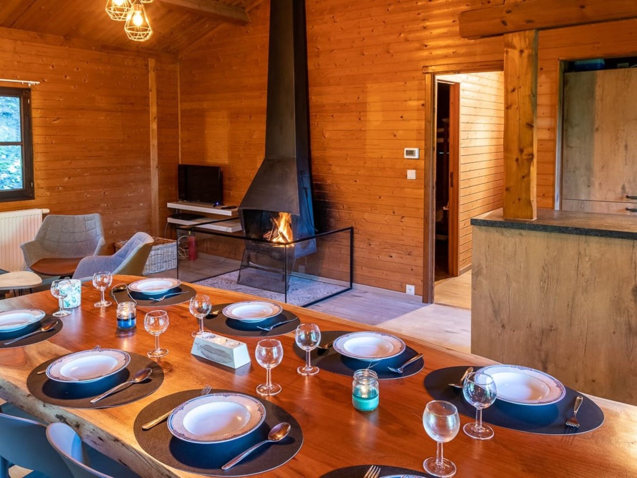 Maison Blue Wood