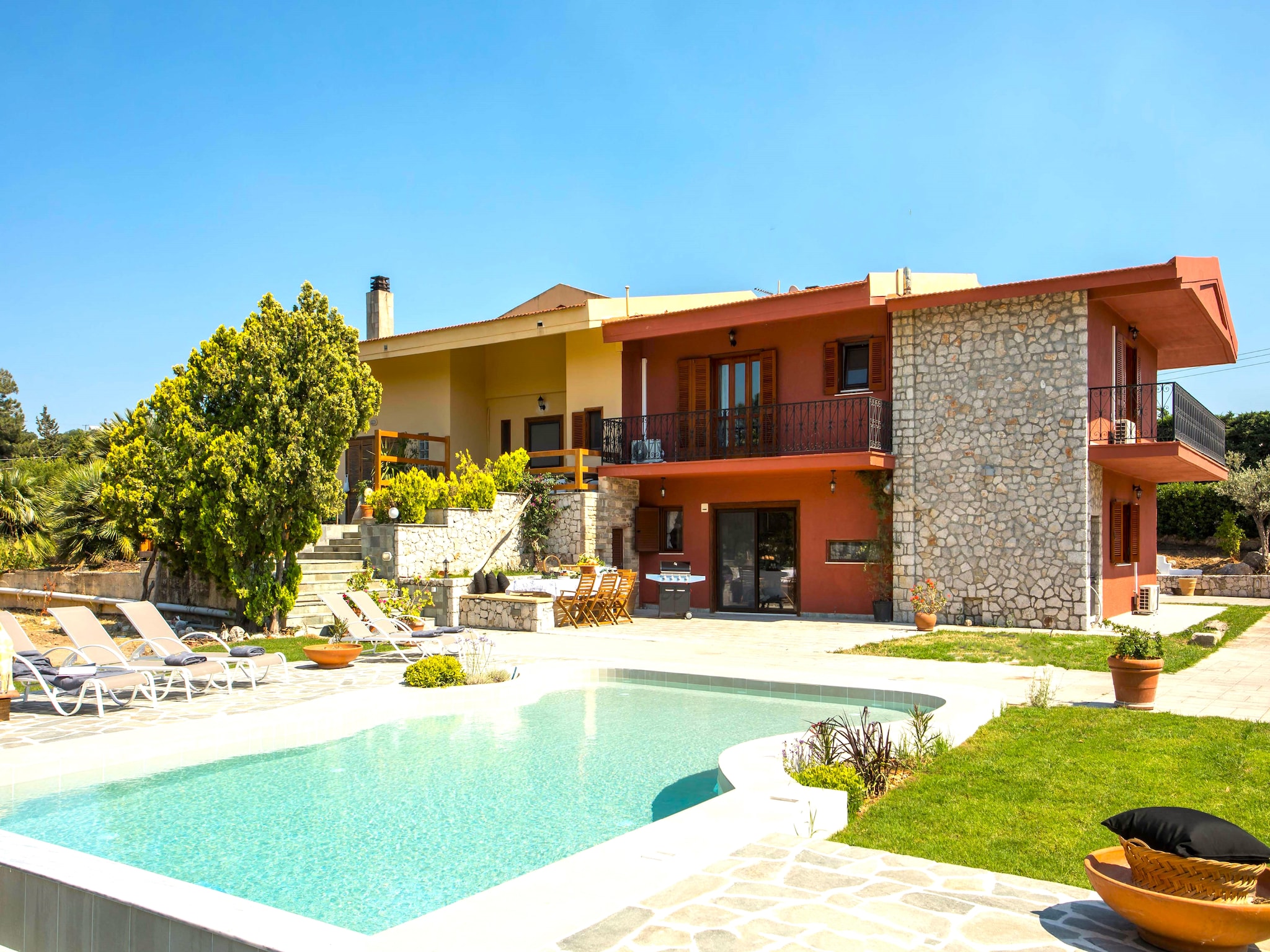   Emarmene Country Home