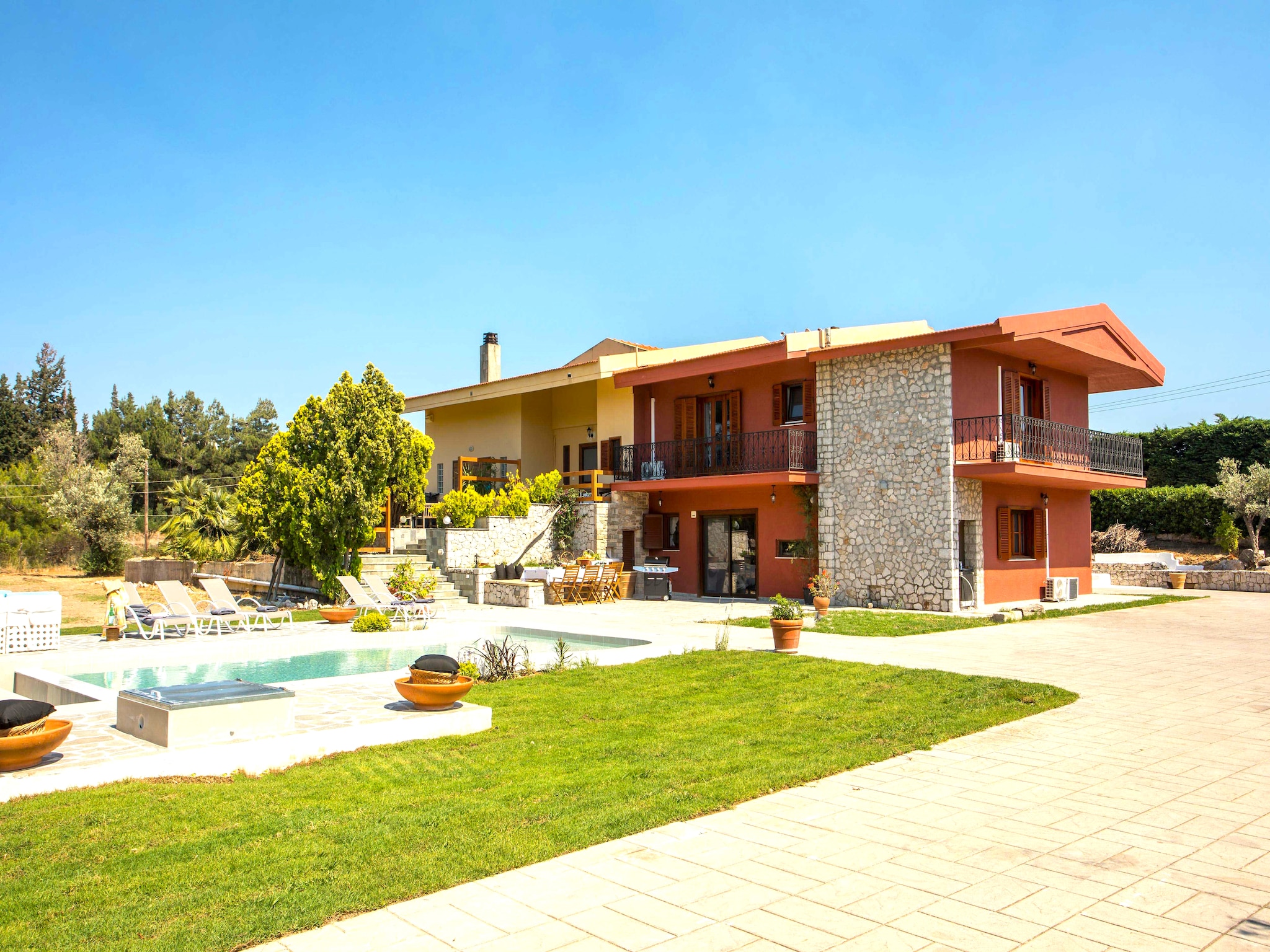   Emarmene Country Home