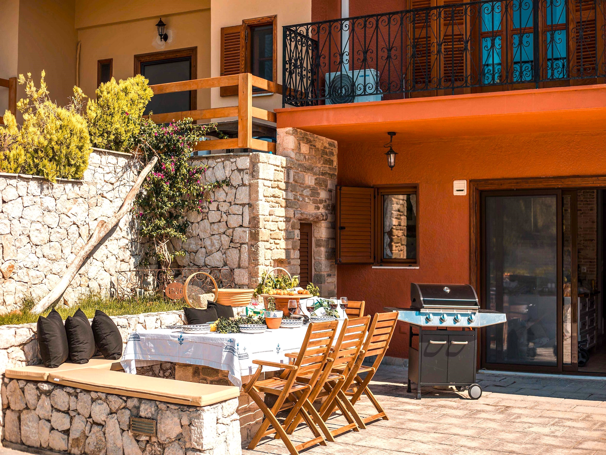   Emarmene Country Home