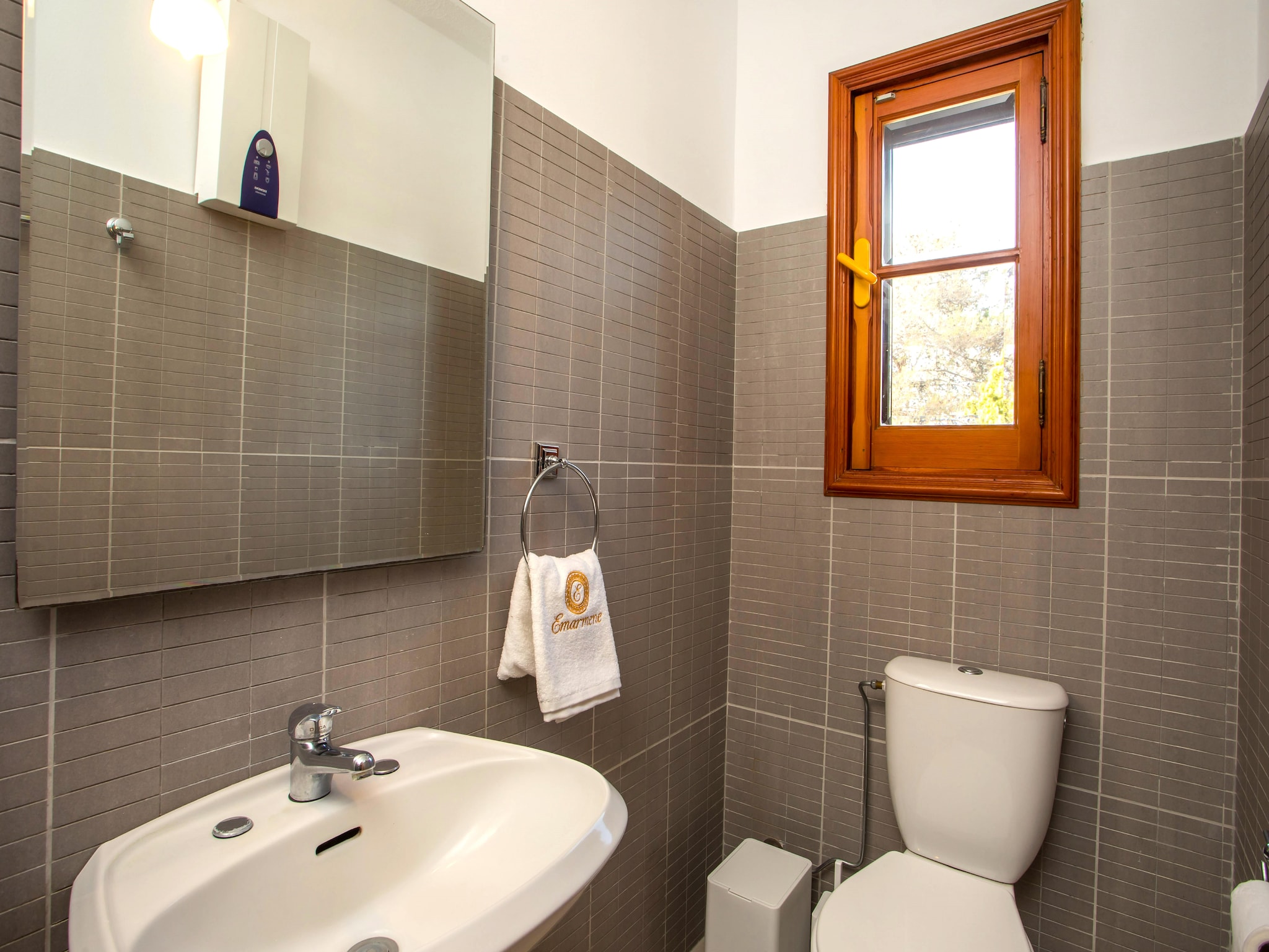   Emarmene Country Home