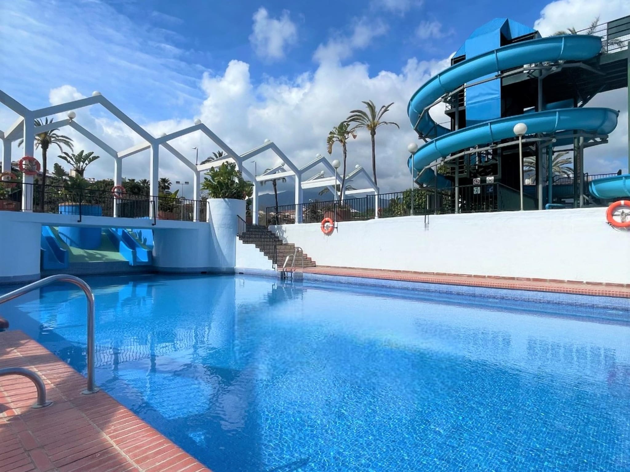 Lejlighed Apartamento con terraza y vistas a playa Benalm